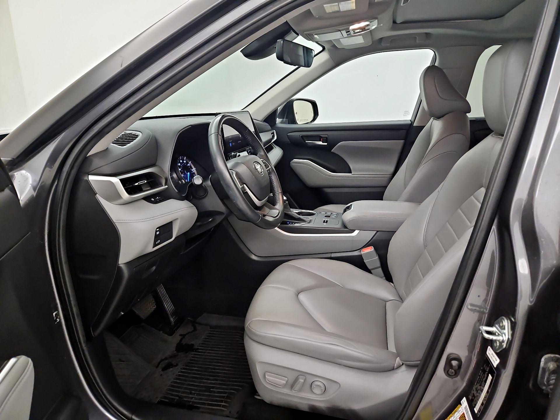 Thumbnail: 2023 Toyota Highlander - 11