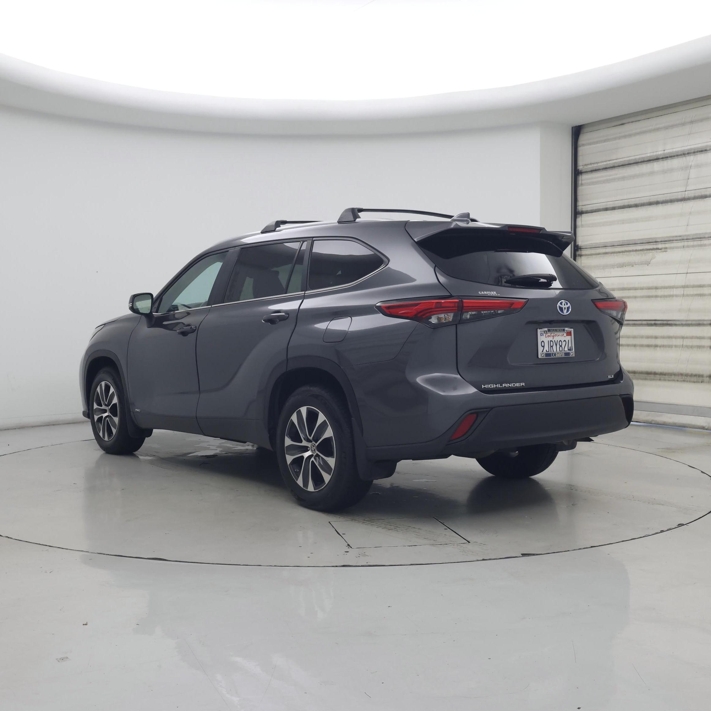 Thumbnail: 2023 Toyota Highlander - 2