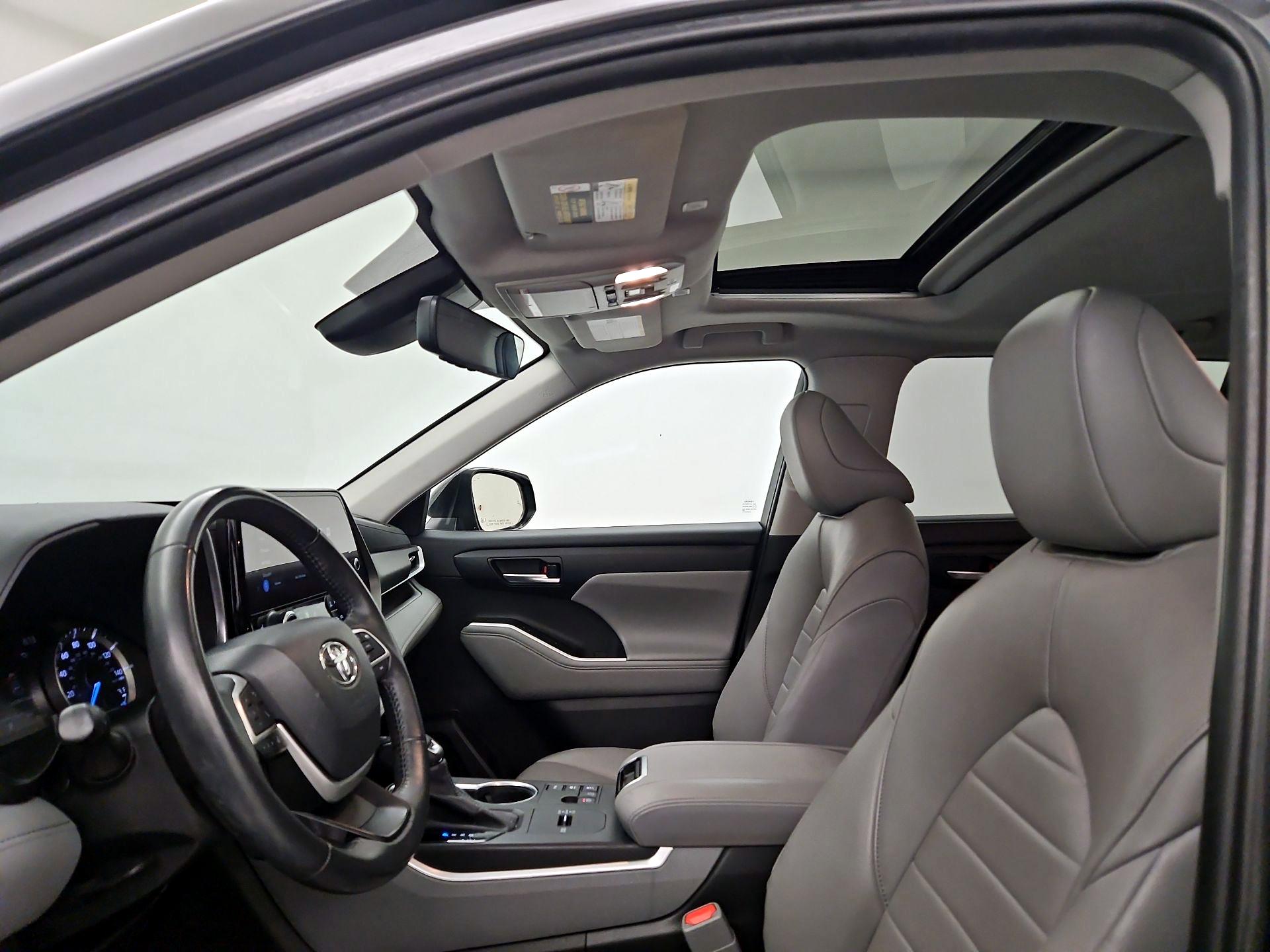 Thumbnail: 2023 Toyota Highlander - 19