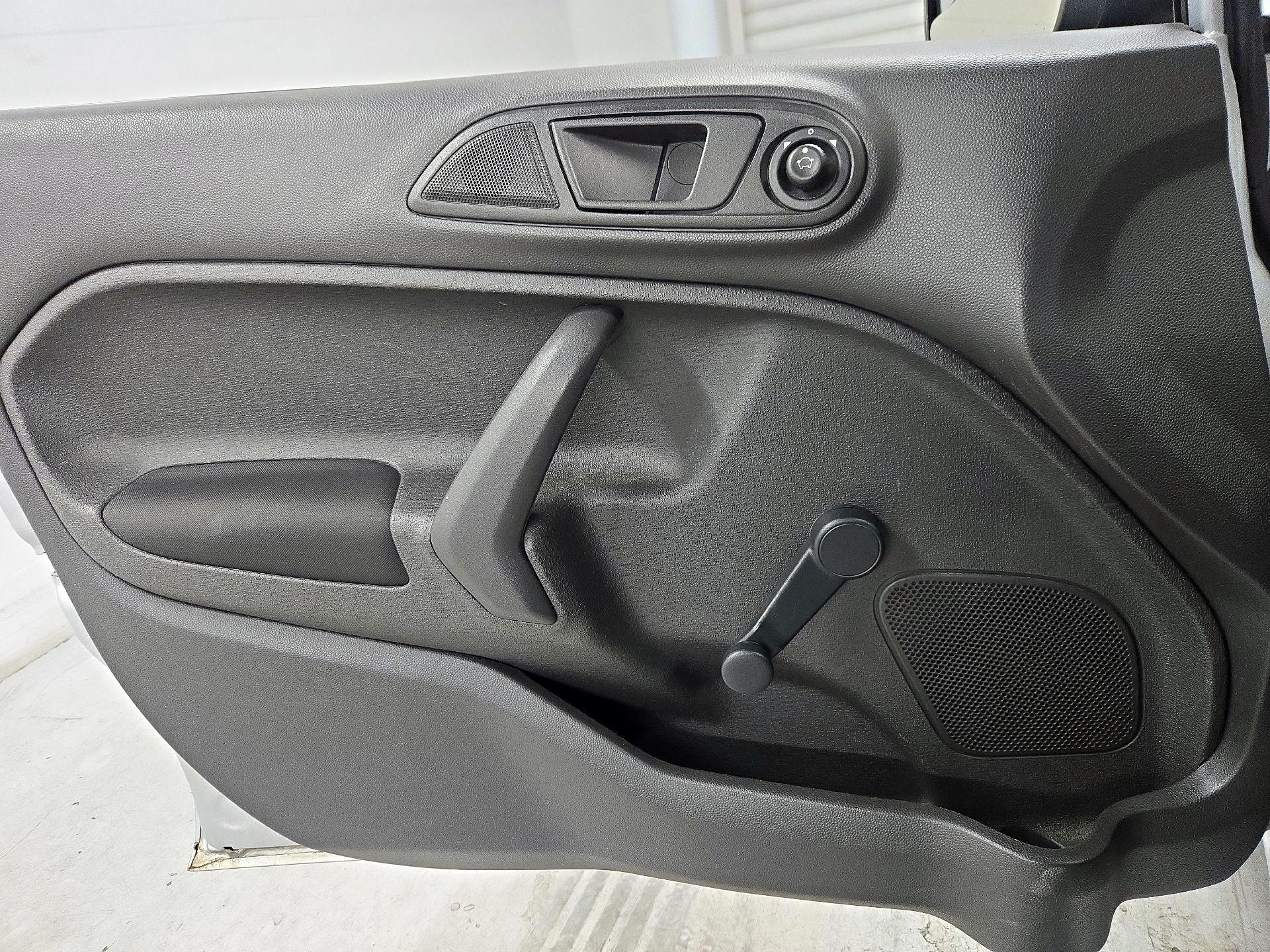 Thumbnail: 2016 Ford Fiesta - 12