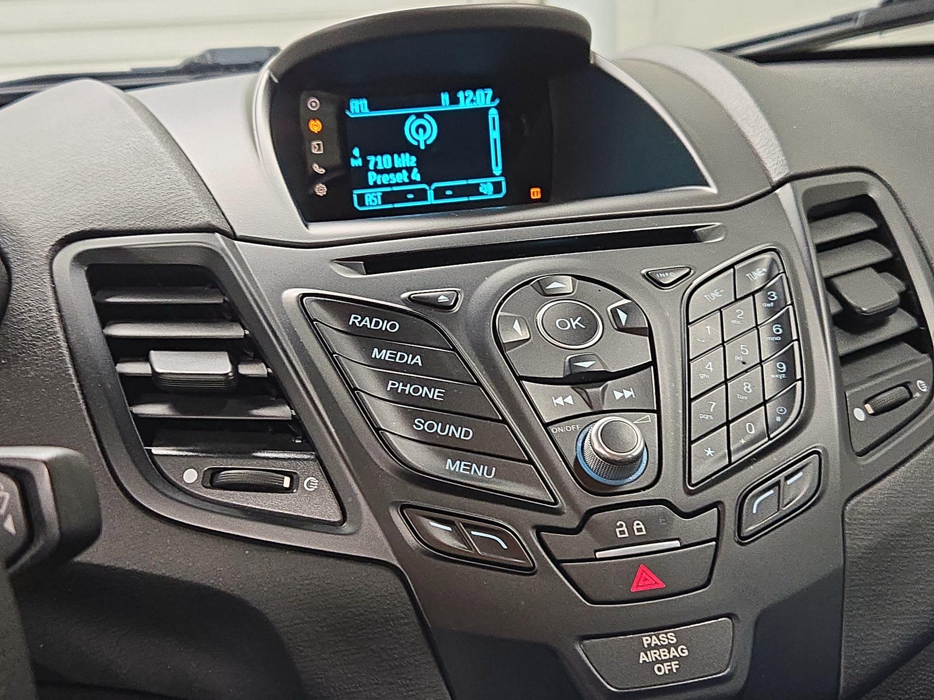 Thumbnail: 2016 Ford Fiesta - 14