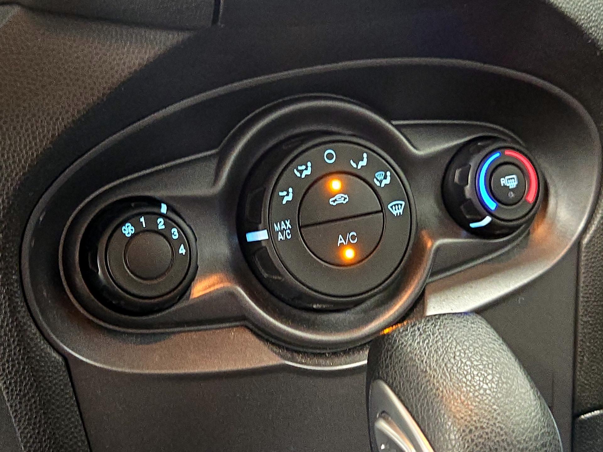 Thumbnail: 2016 Ford Fiesta - 15