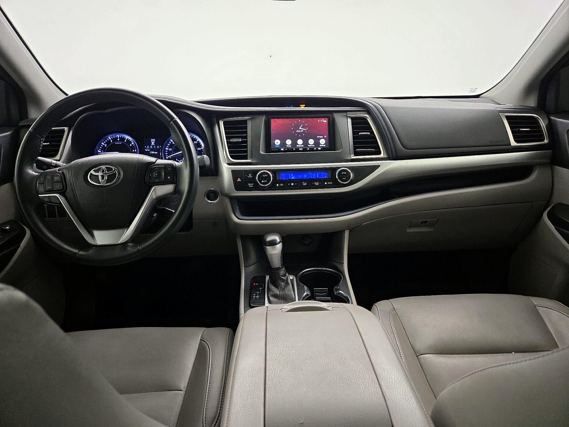 Thumbnail: 2016 Toyota Highlander - 9