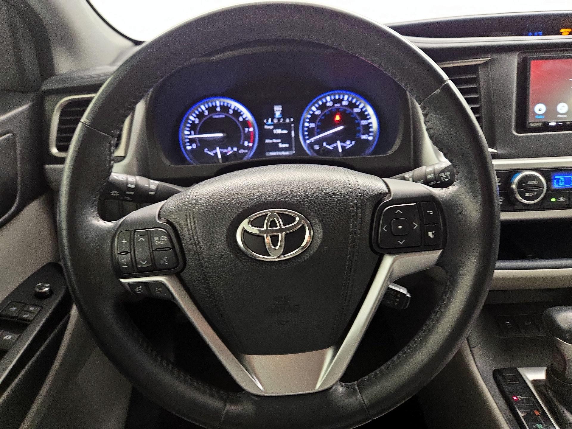 Thumbnail: 2016 Toyota Highlander - 10
