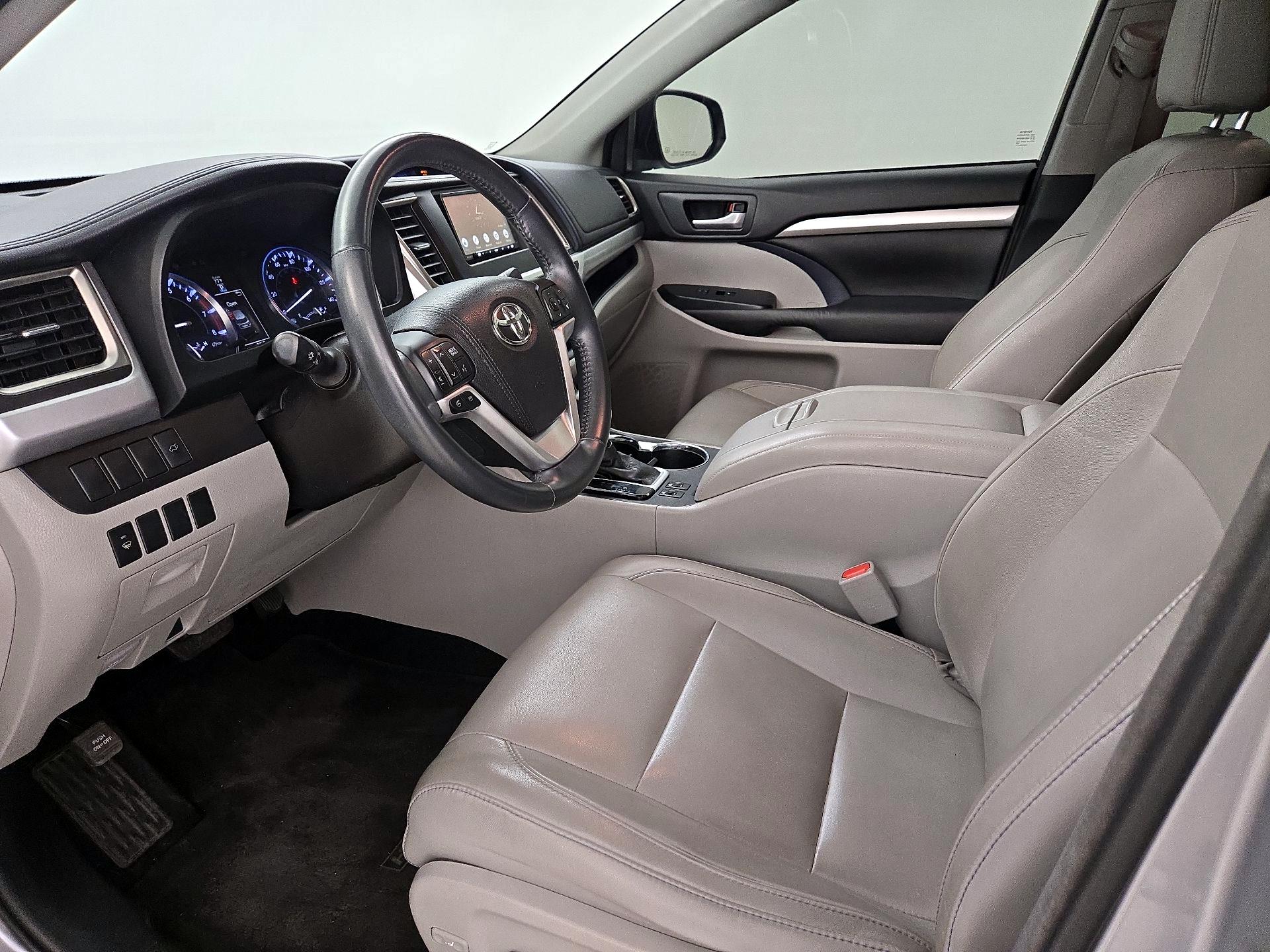 Thumbnail: 2016 Toyota Highlander - 11