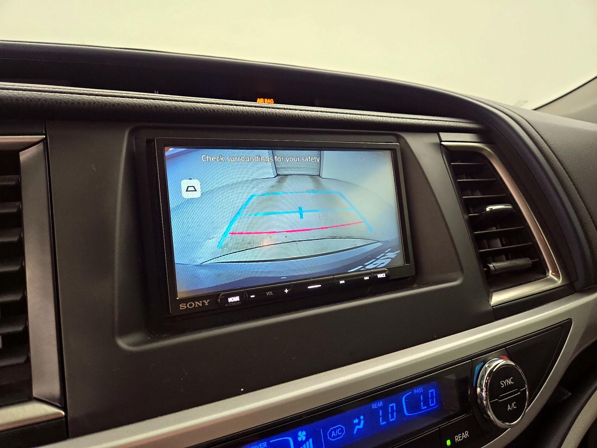 Thumbnail: 2016 Toyota Highlander - 14