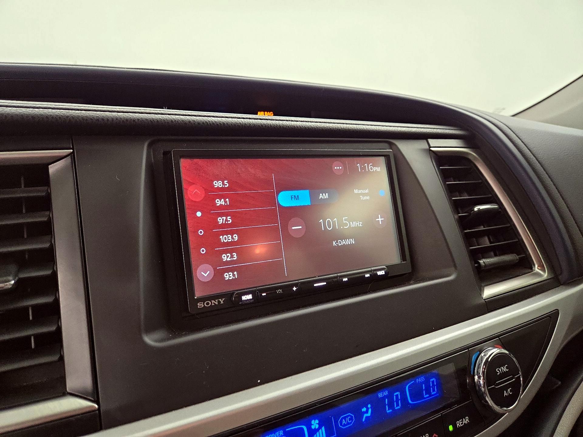 Thumbnail: 2016 Toyota Highlander - 15