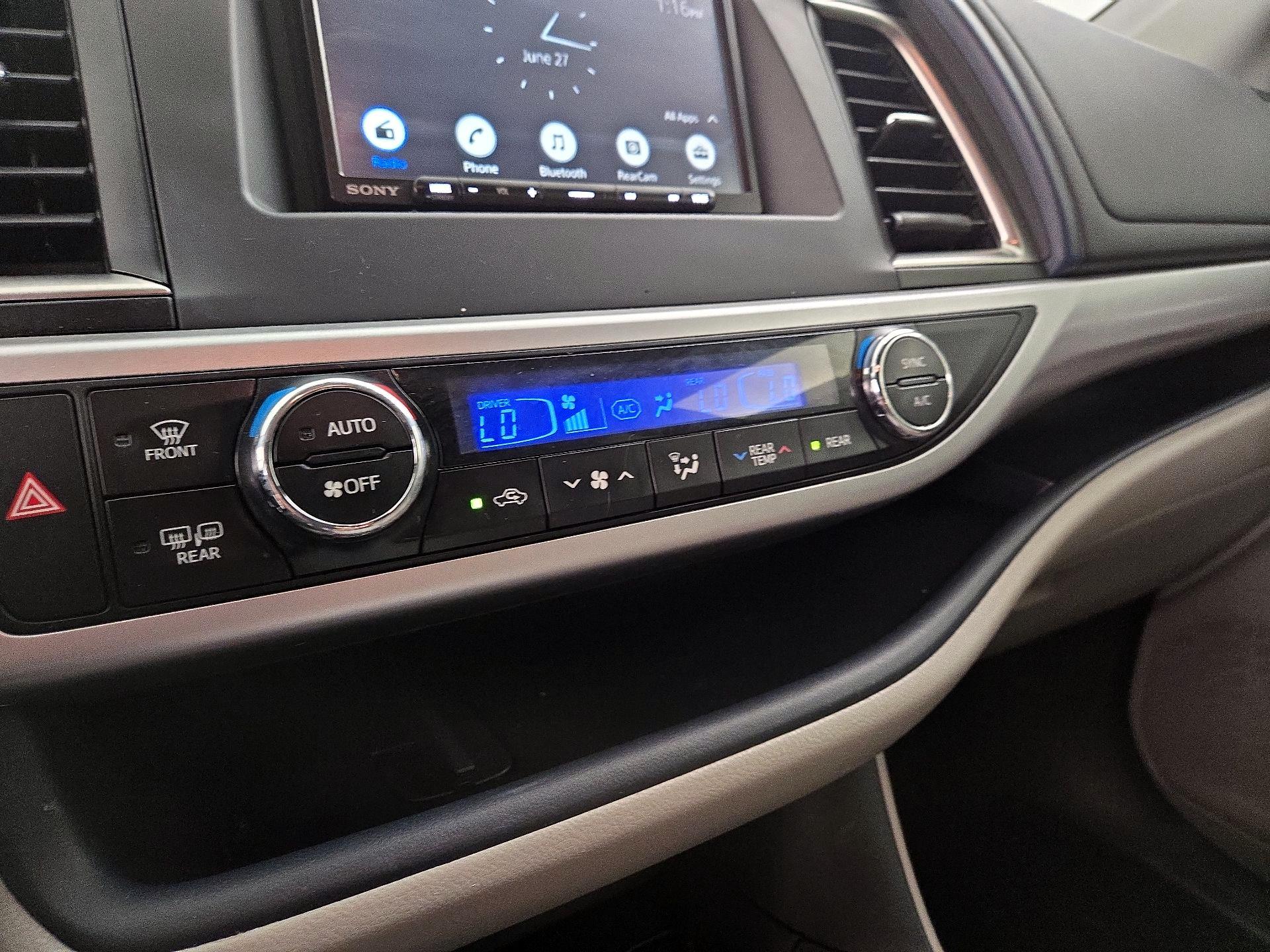 Thumbnail: 2016 Toyota Highlander - 16