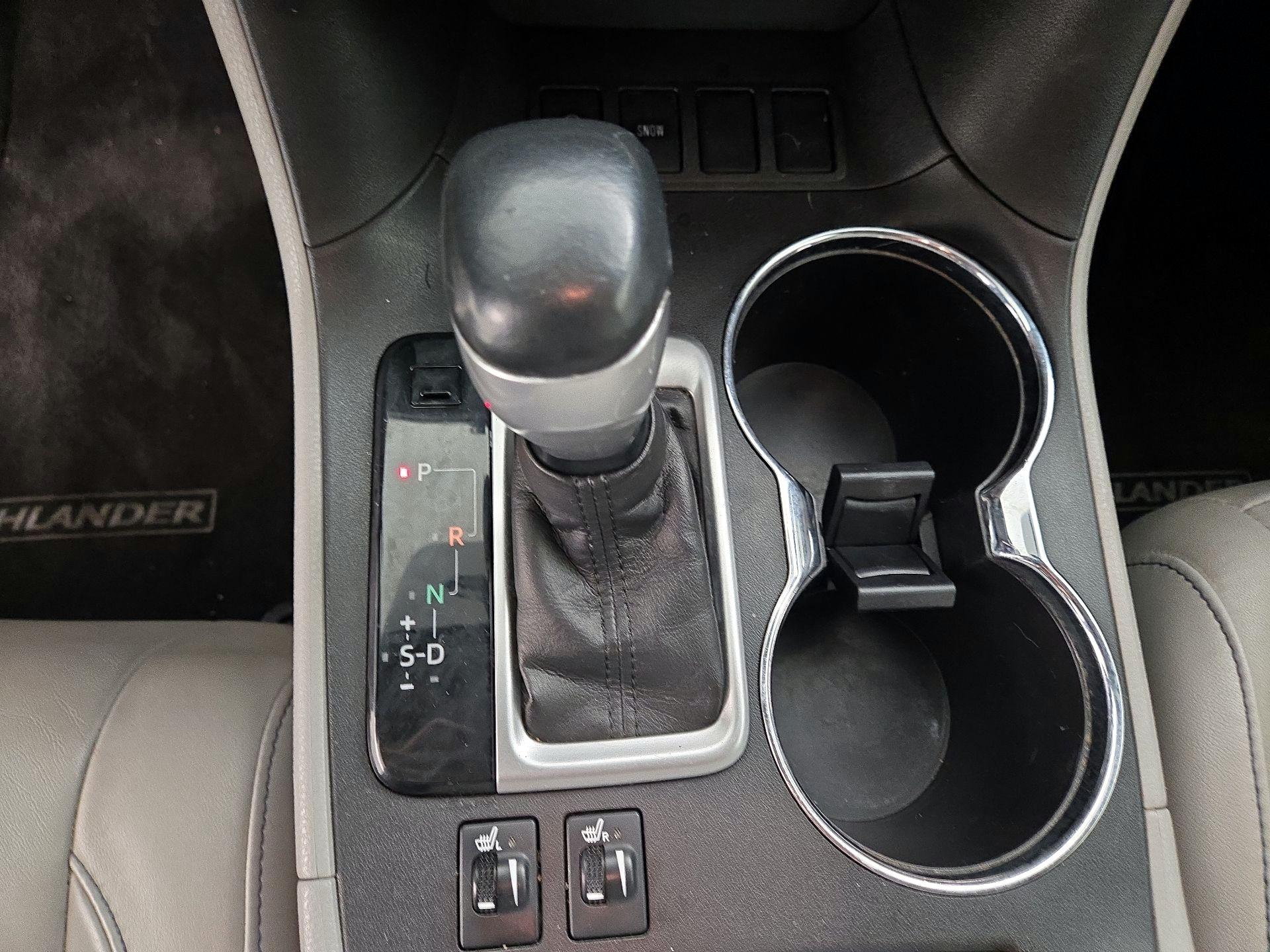 Thumbnail: 2016 Toyota Highlander - 17