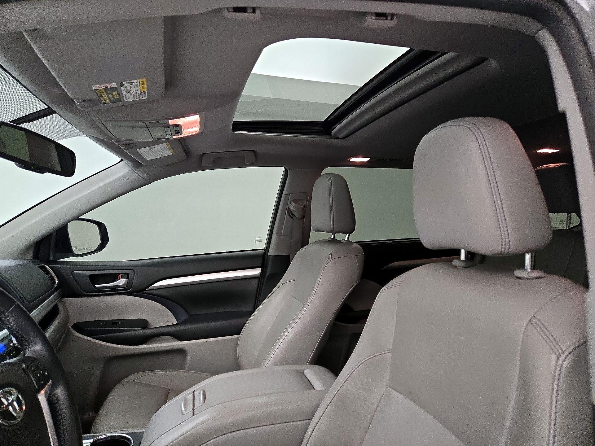 Thumbnail: 2016 Toyota Highlander - 19
