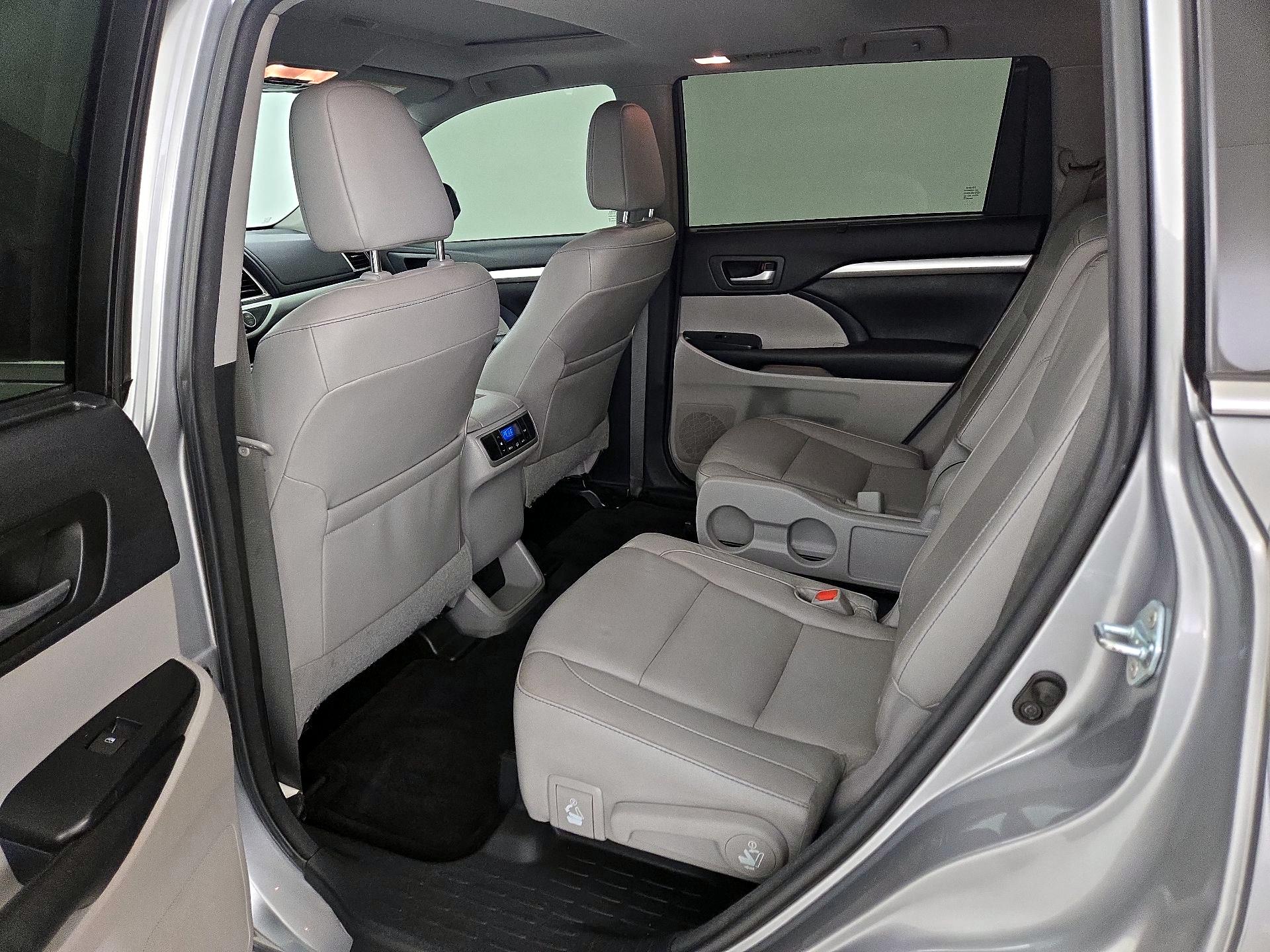 Thumbnail: 2016 Toyota Highlander - 20