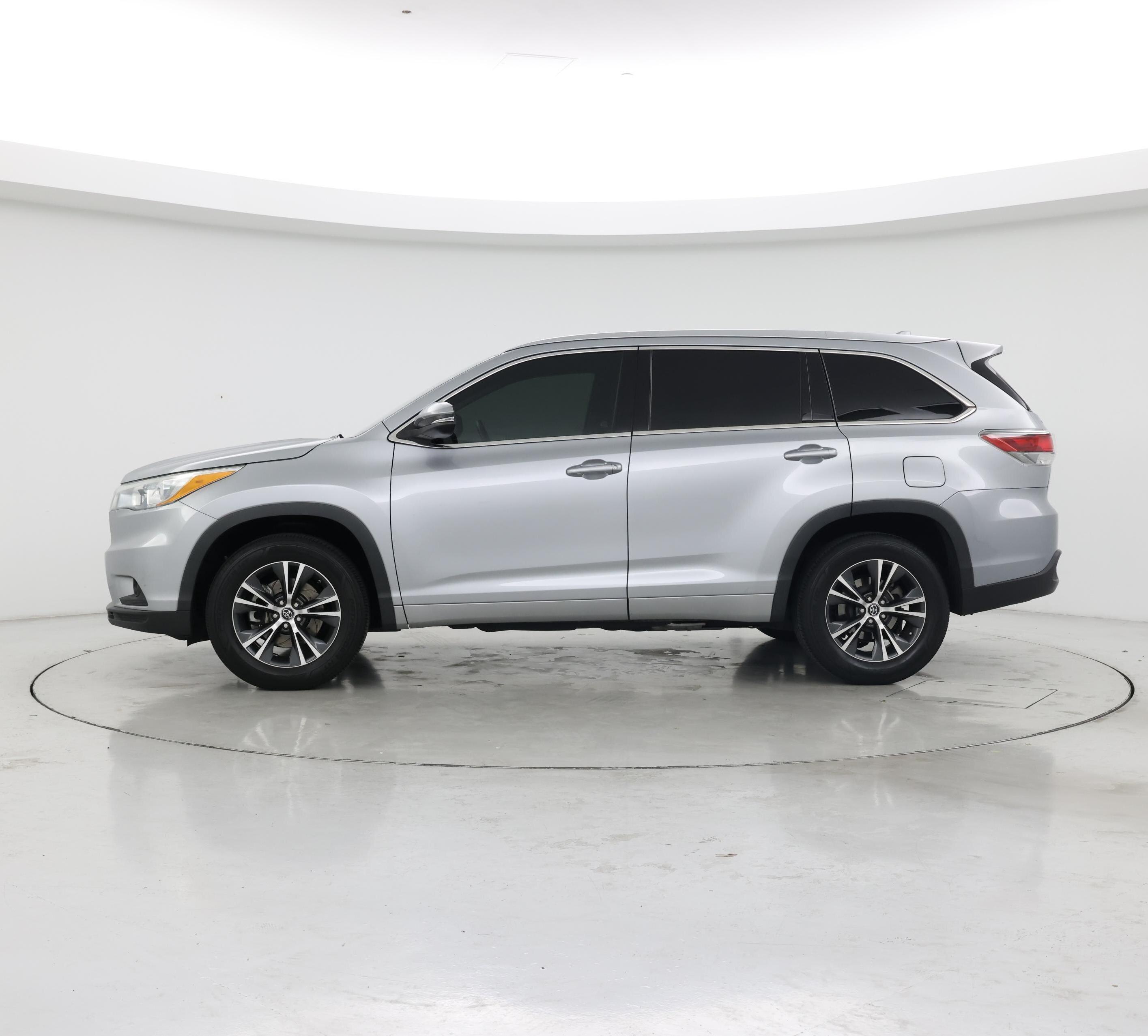 Thumbnail: 2016 Toyota Highlander - 3