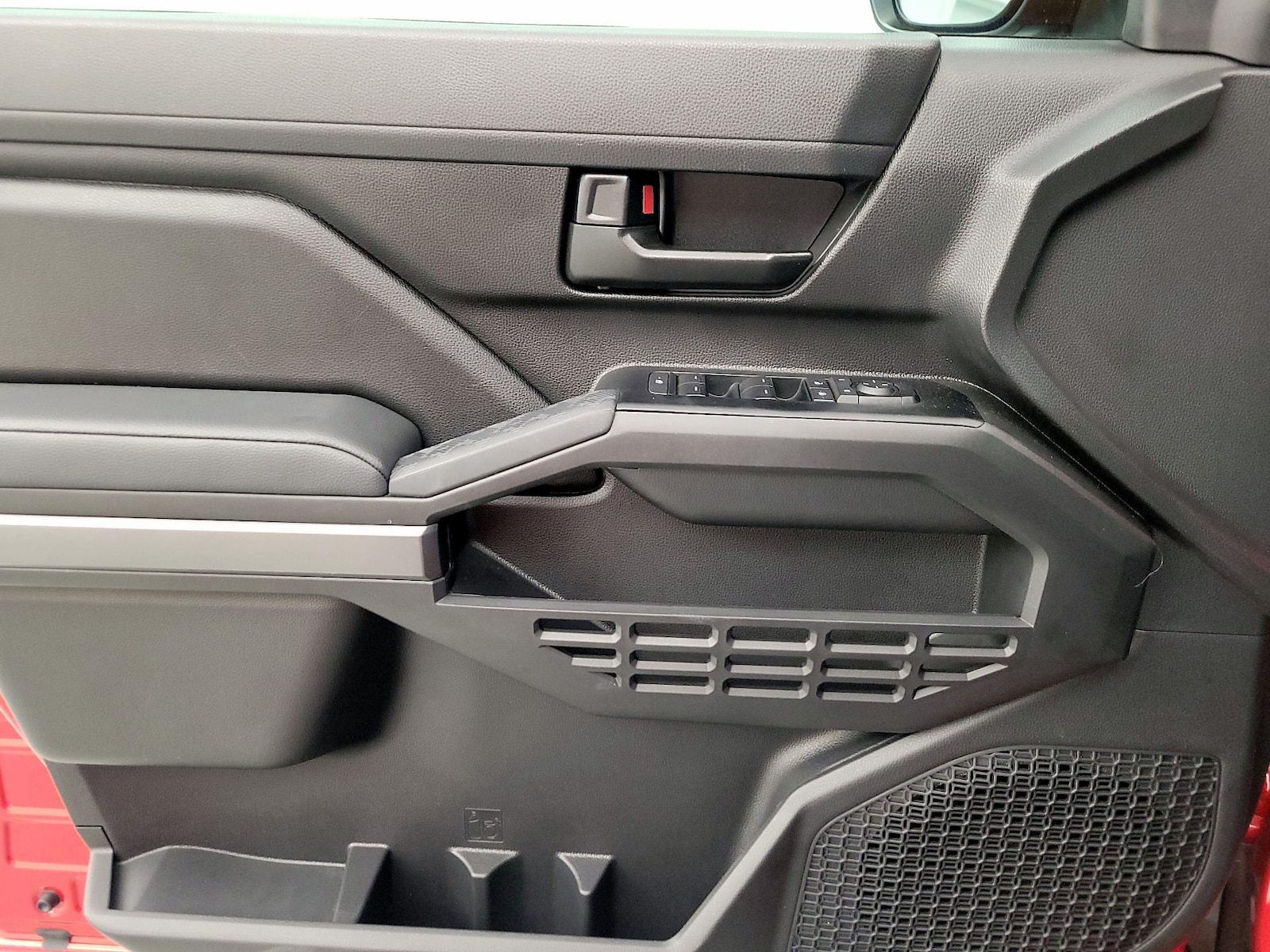 2025 Toyota Tacoma SR5 - Photo 13