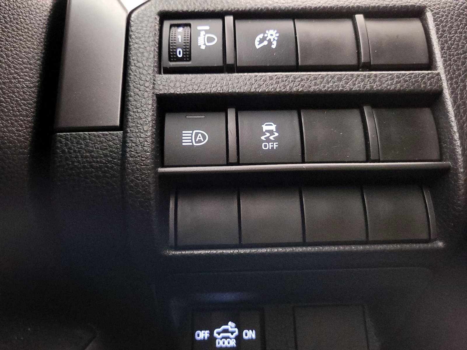 2025 Toyota Tacoma SR5 - Photo 14
