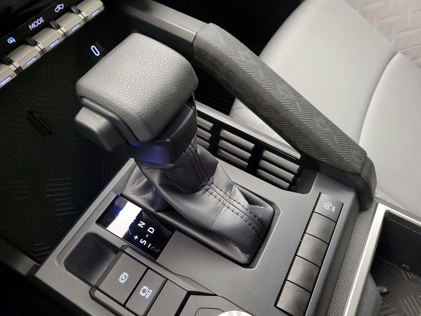 2025 Toyota Tacoma SR5 - Photo 18
