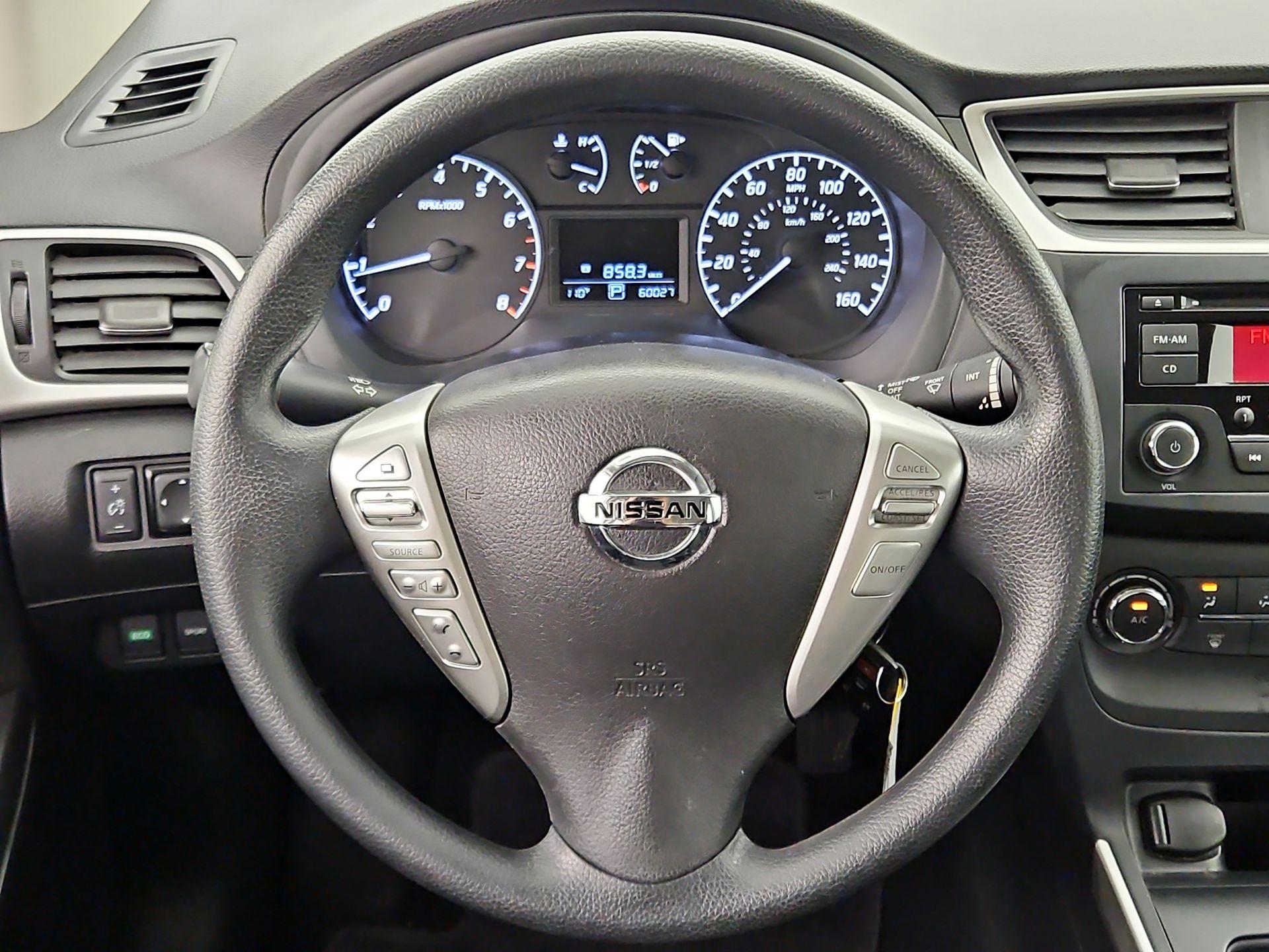 Thumbnail: 2017 Nissan Sentra - 10