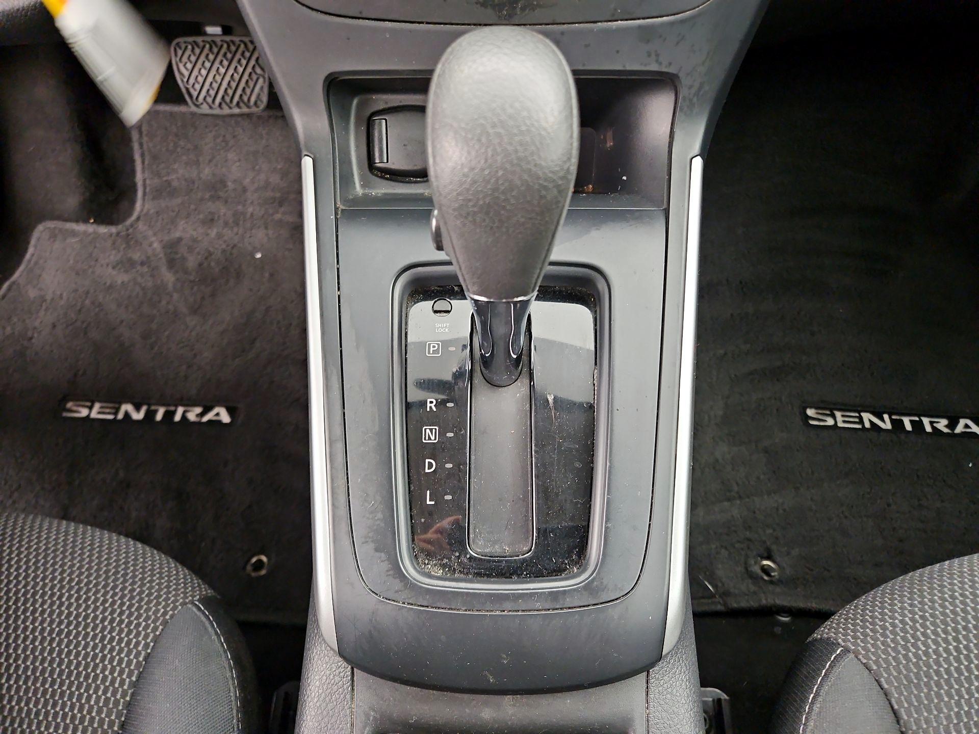 Thumbnail: 2017 Nissan Sentra - 16