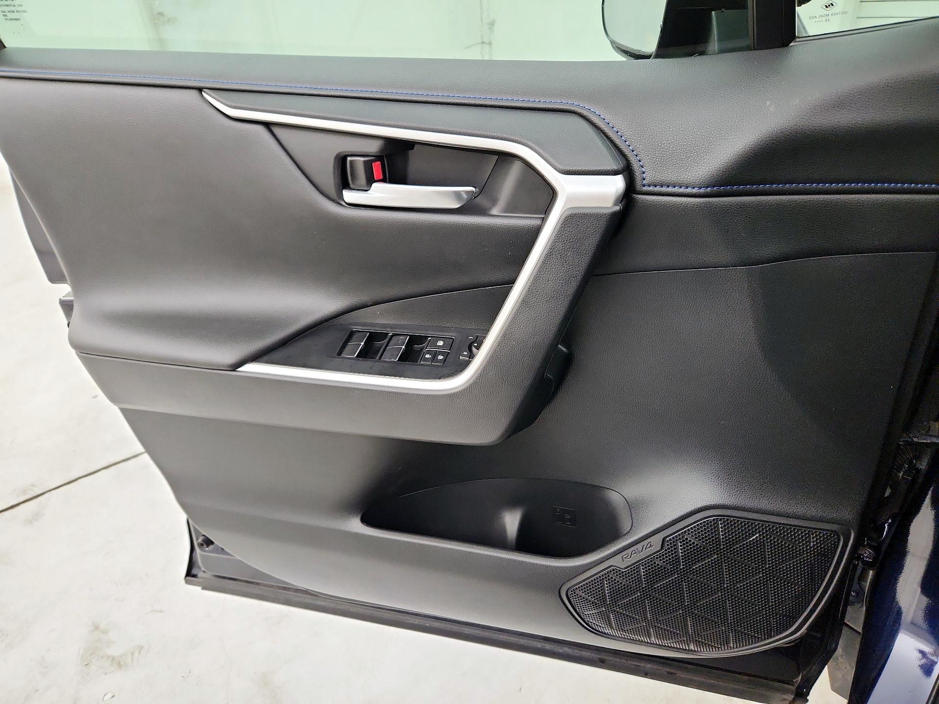 Thumbnail: 2021 Toyota RAV4 - 12