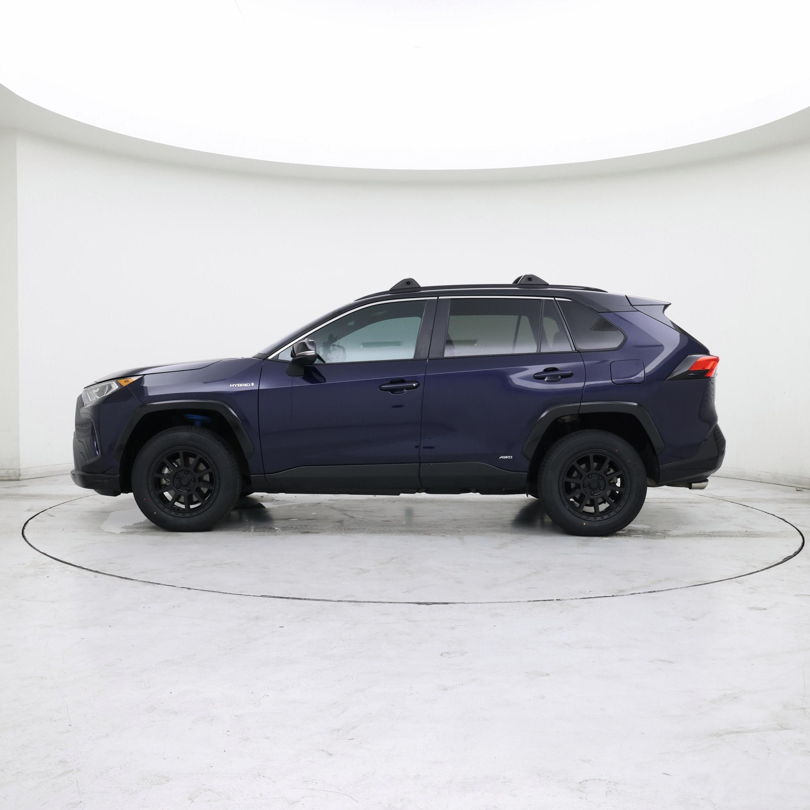 Thumbnail: 2021 Toyota RAV4 - 3