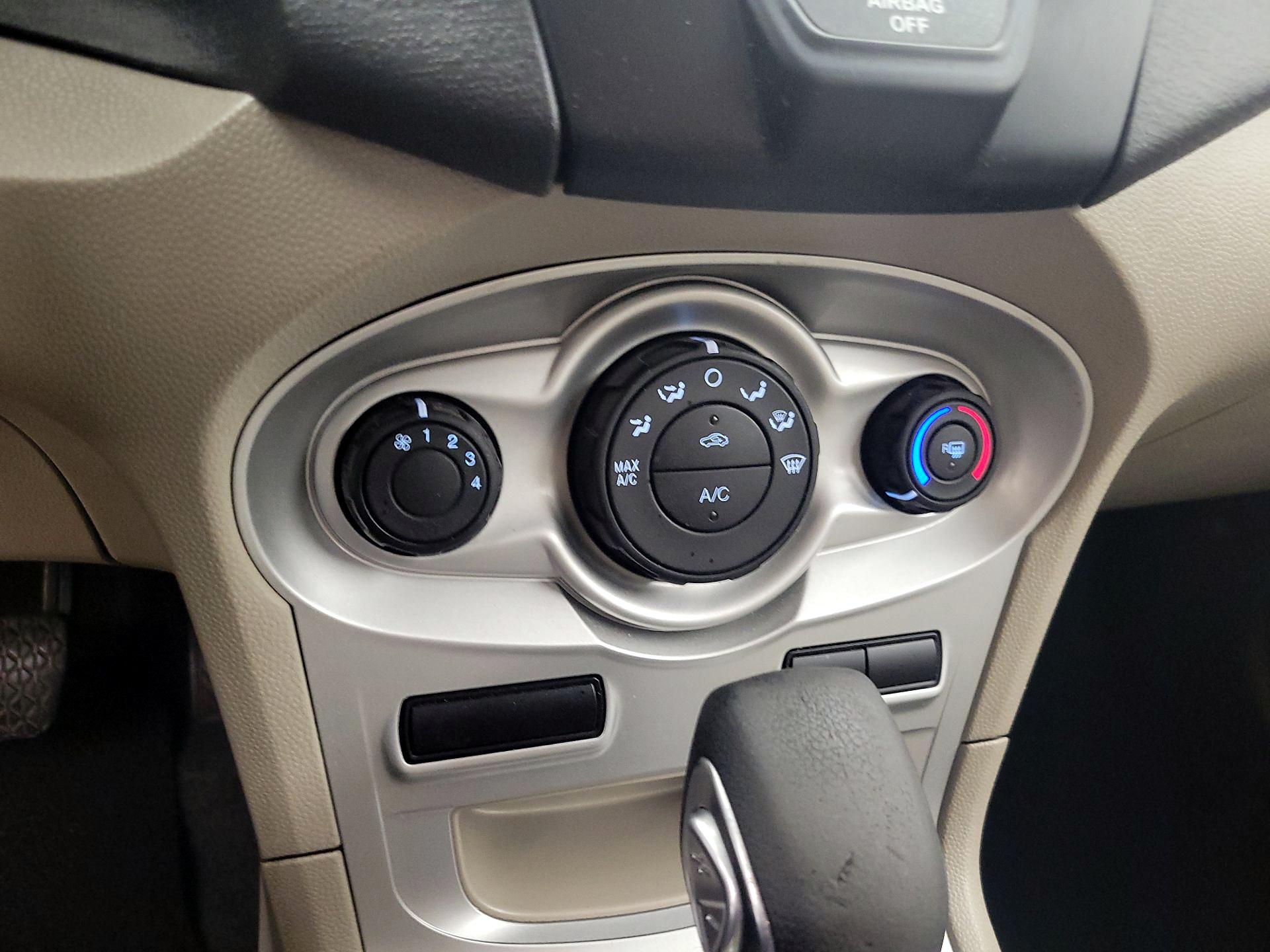 Thumbnail: 2016 Ford Fiesta - 16