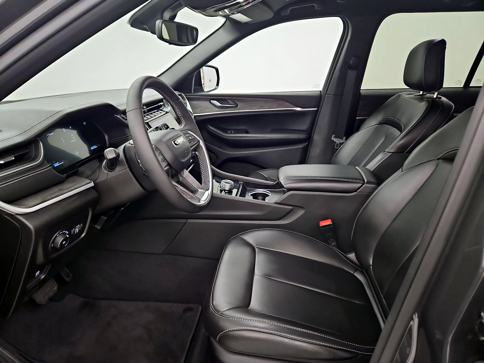Thumbnail: 2024 Jeep Grand Cherokee - 11