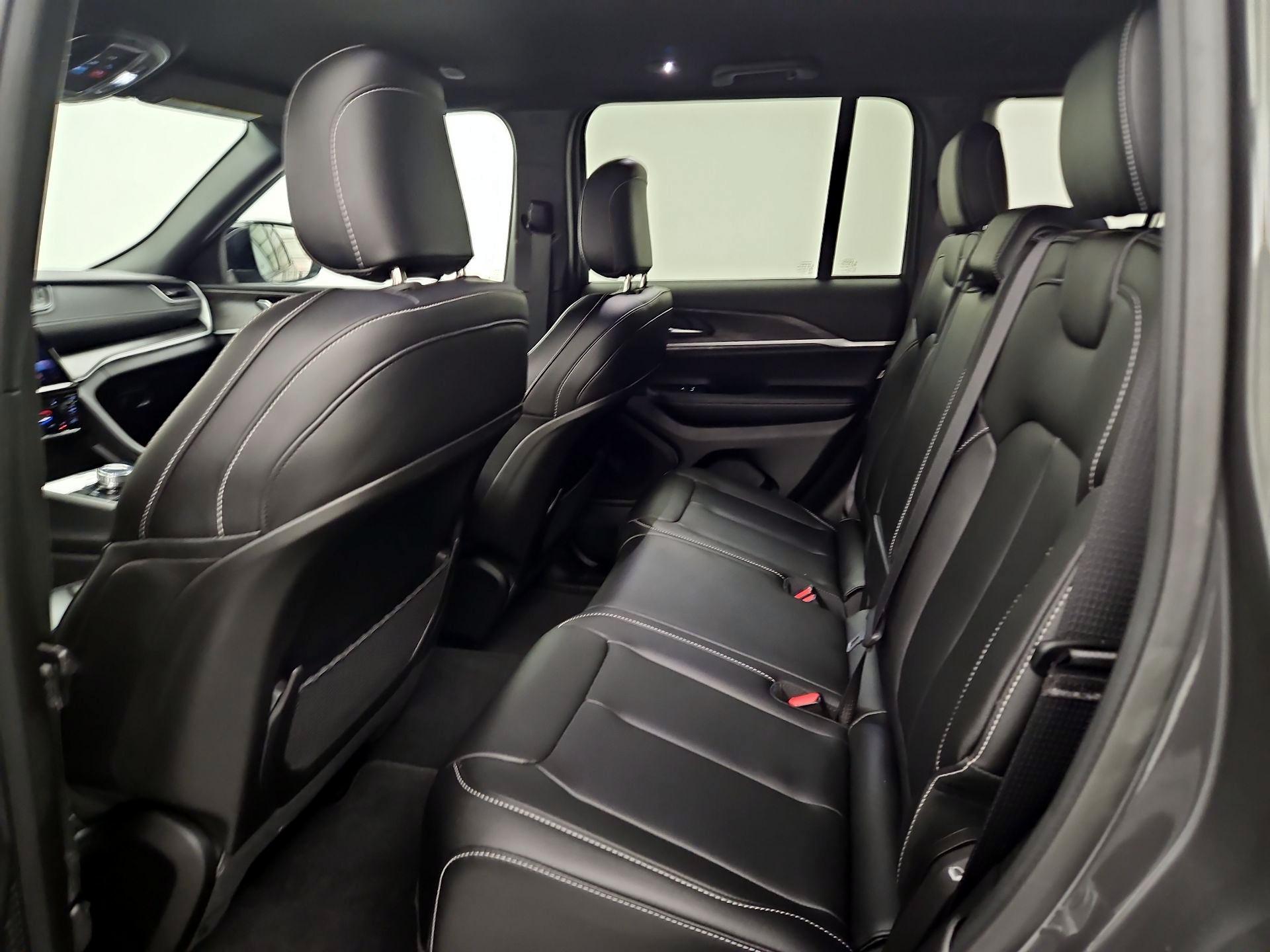 Thumbnail: 2024 Jeep Grand Cherokee - 19