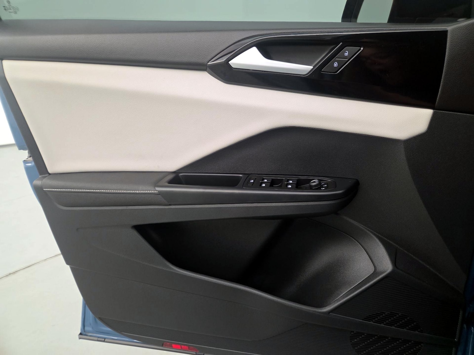 2025 Volkswagen Taos S - Photo 13