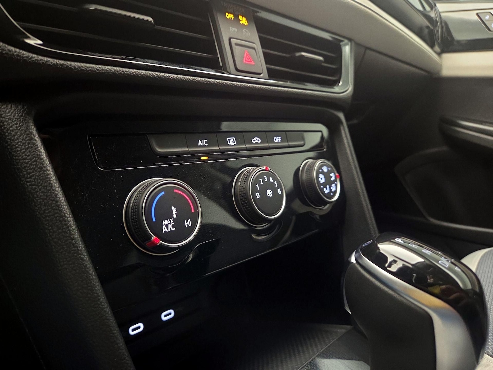 2025 Volkswagen Taos S - Photo 17