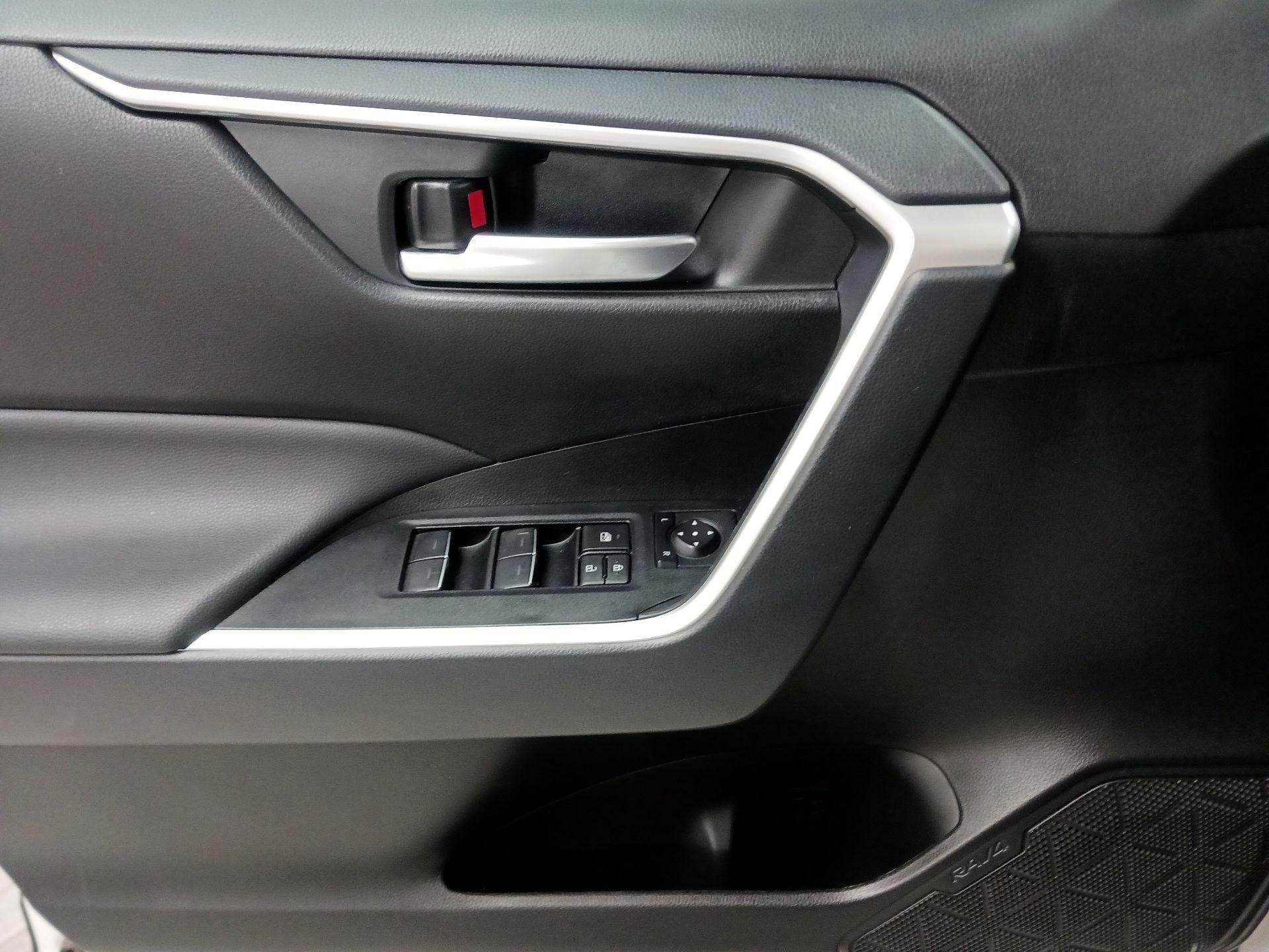 Thumbnail: 2025 Toyota RAV4 - 12