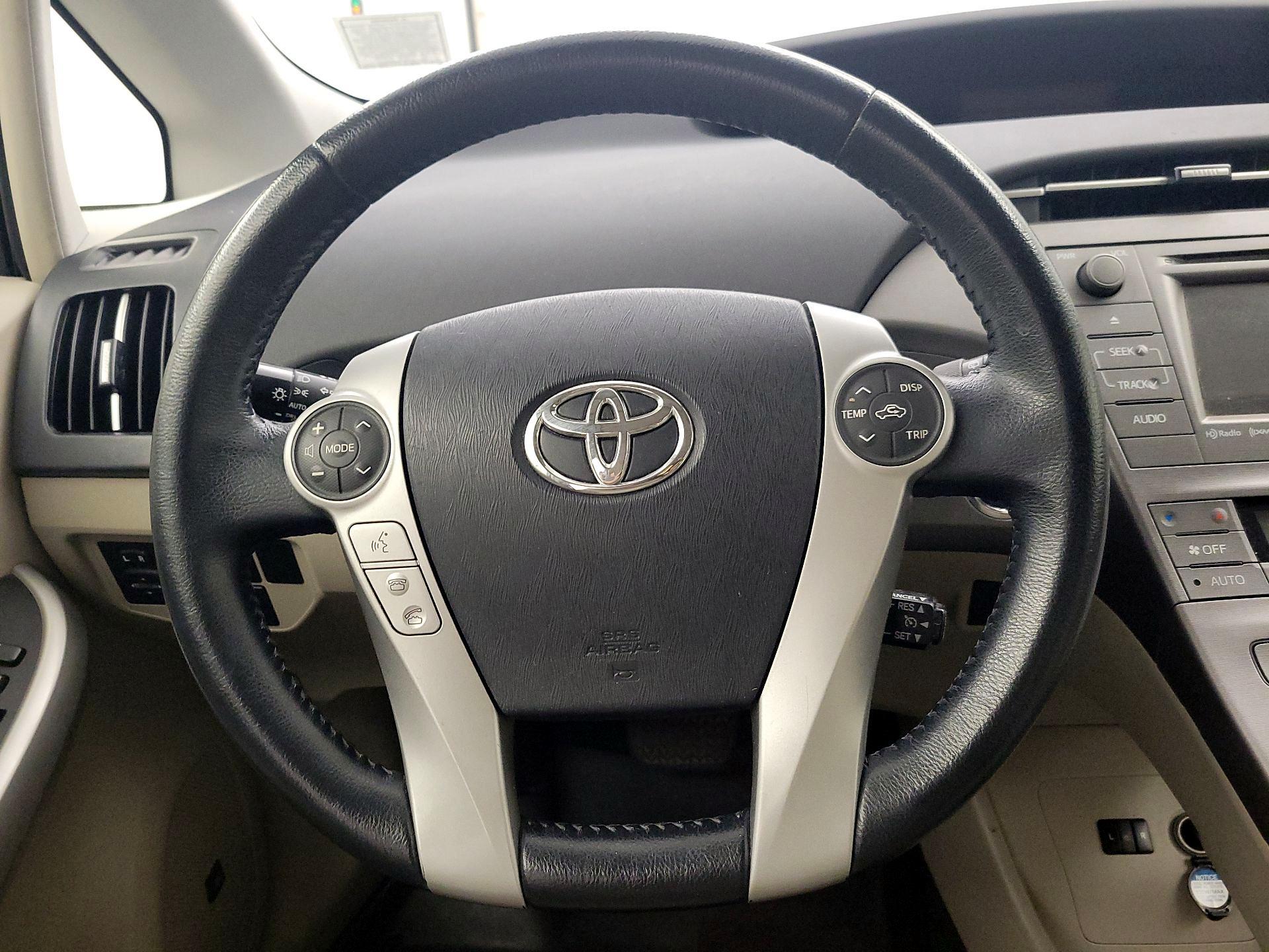 Thumbnail: 2014 Toyota Prius - 10