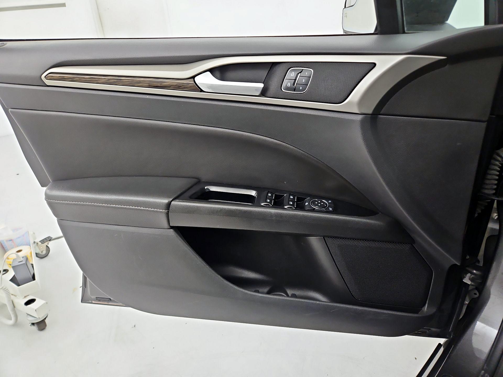Thumbnail: 2016 Ford Fusion - 12