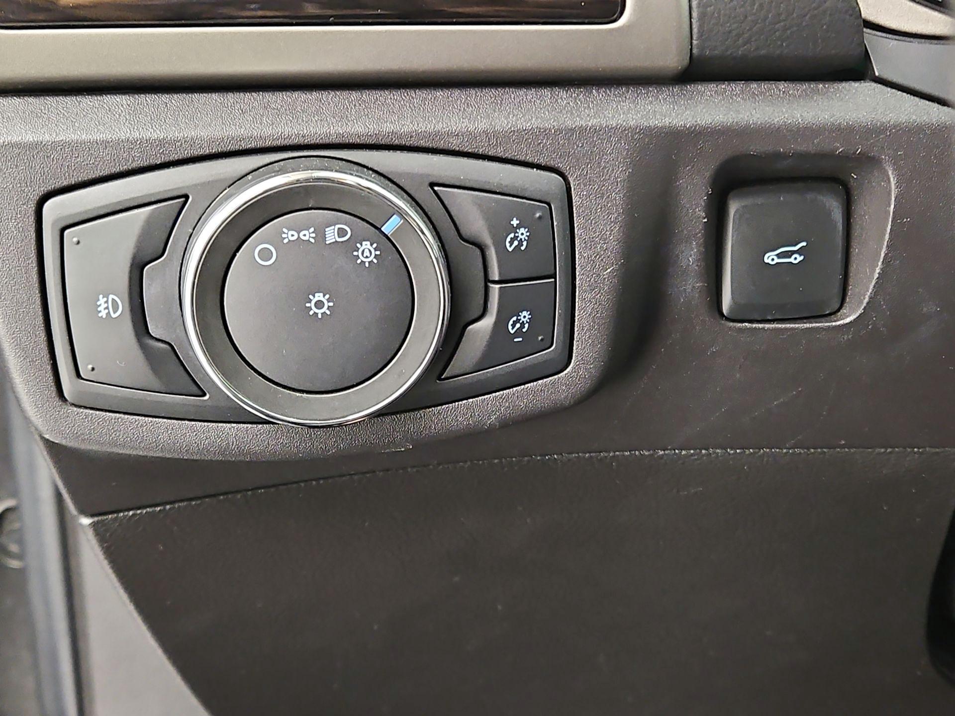 Thumbnail: 2016 Ford Fusion - 13