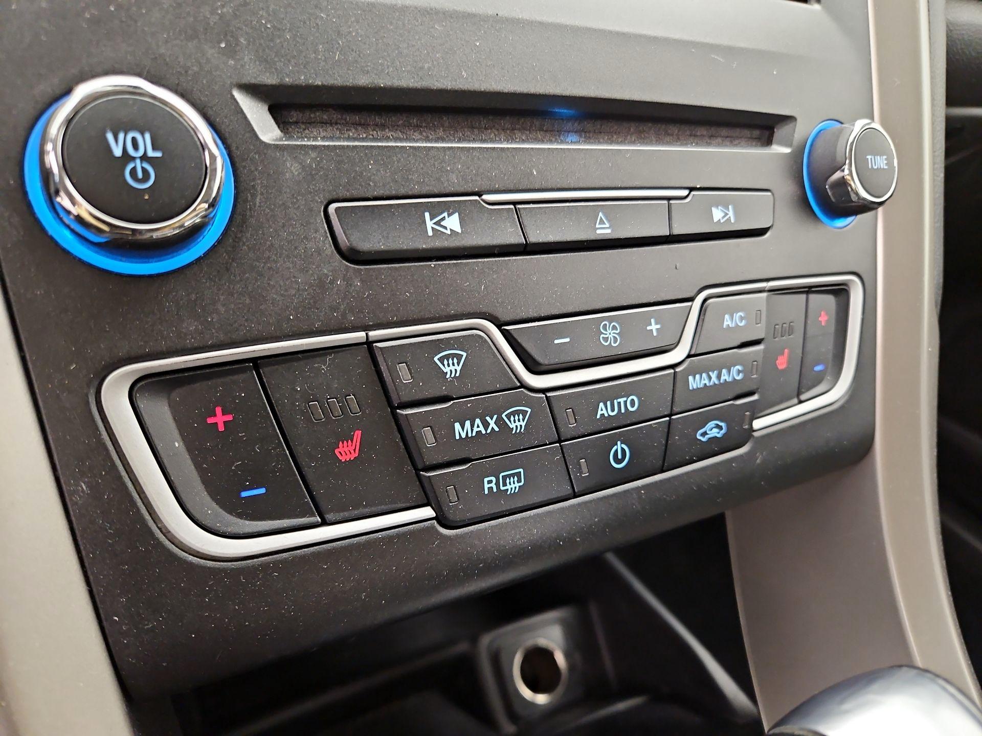 Thumbnail: 2016 Ford Fusion - 16