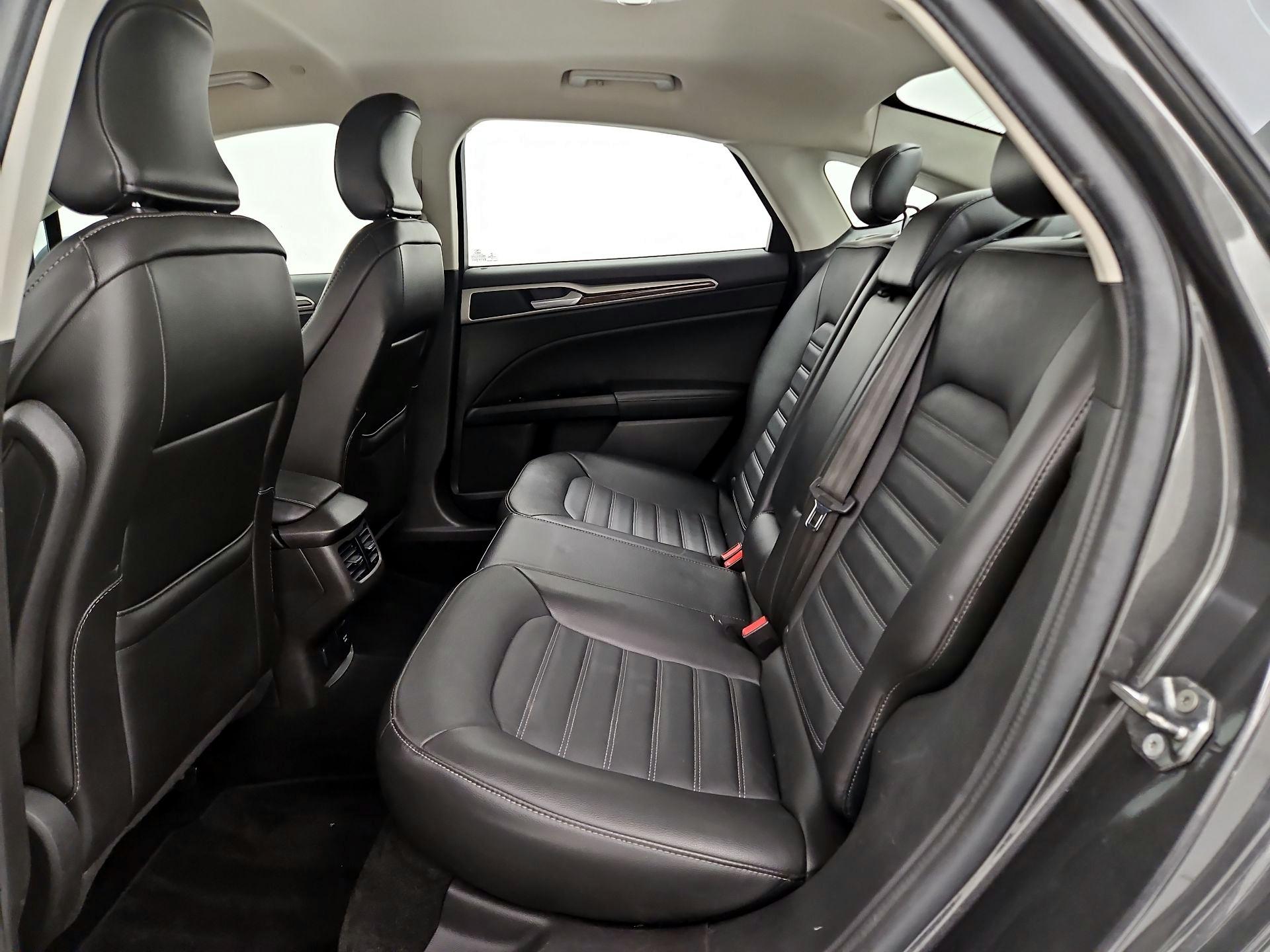 Thumbnail: 2016 Ford Fusion - 19