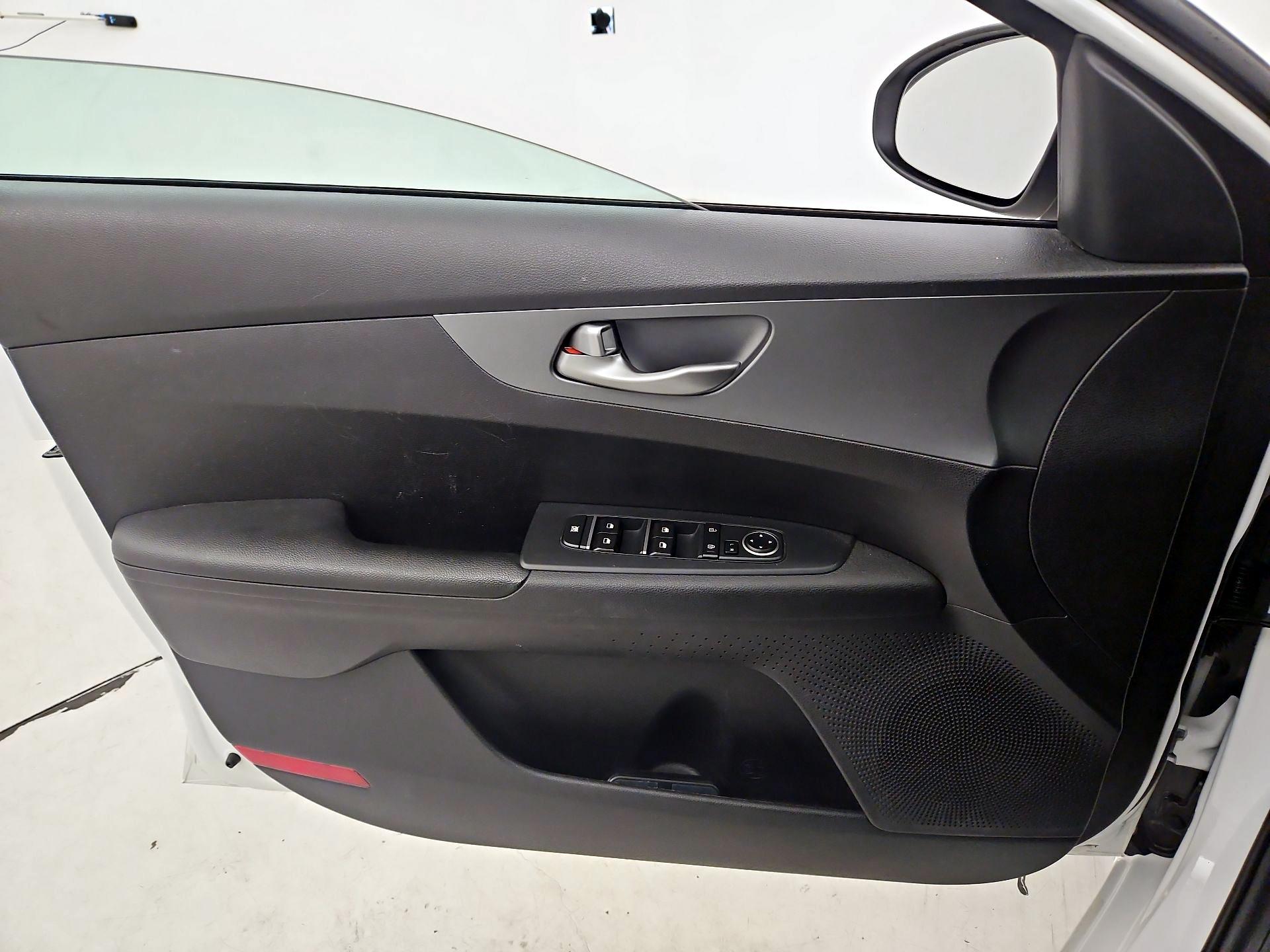 Thumbnail: 2020 Kia Forte - 12
