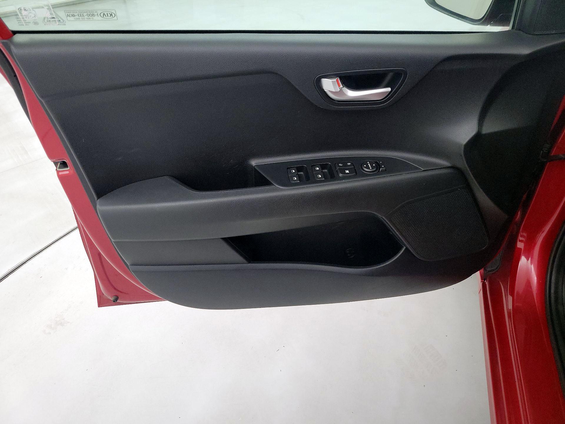 Thumbnail: 2019 Kia Rio5 - 12