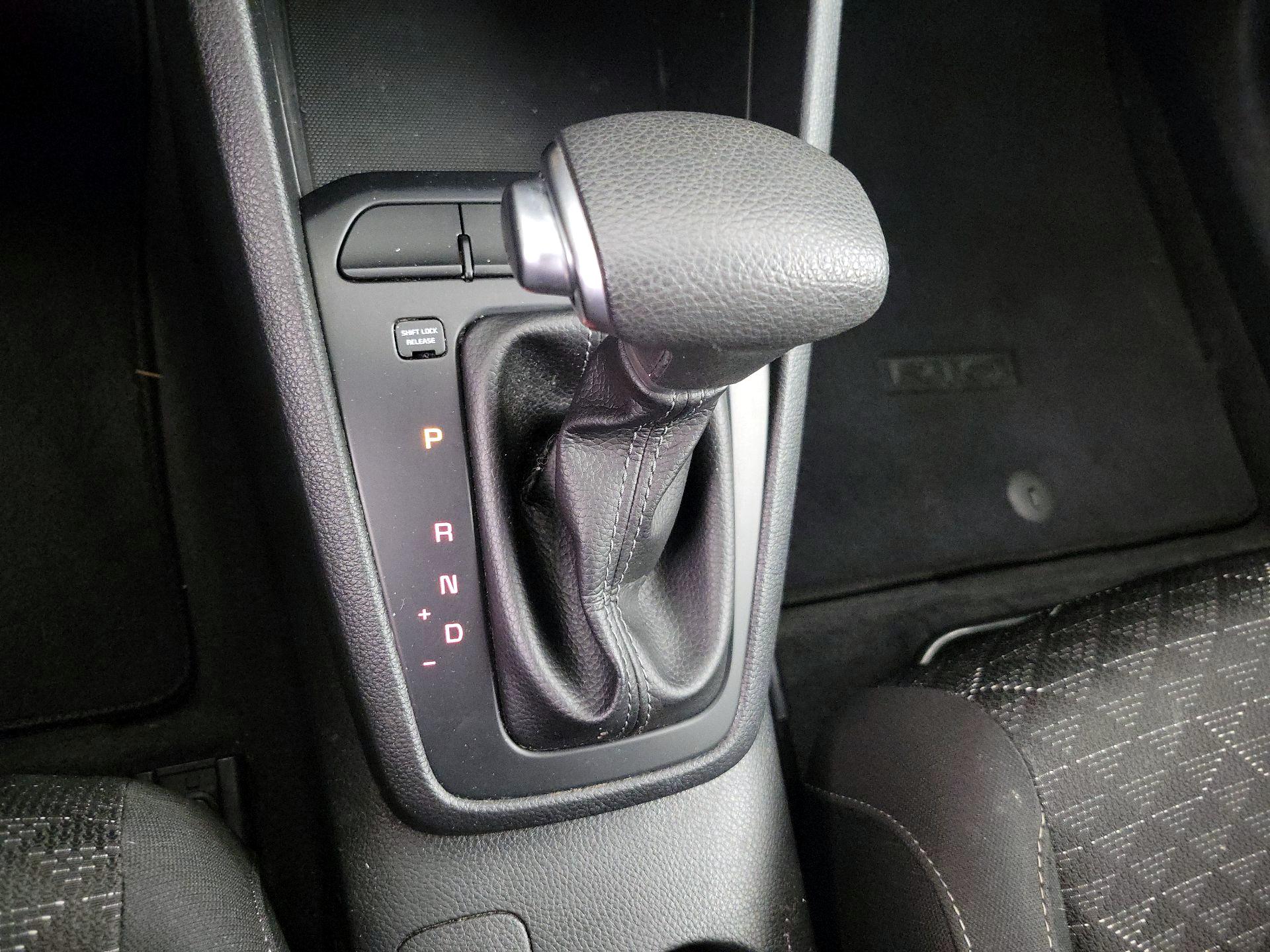 Thumbnail: 2019 Kia Rio5 - 17