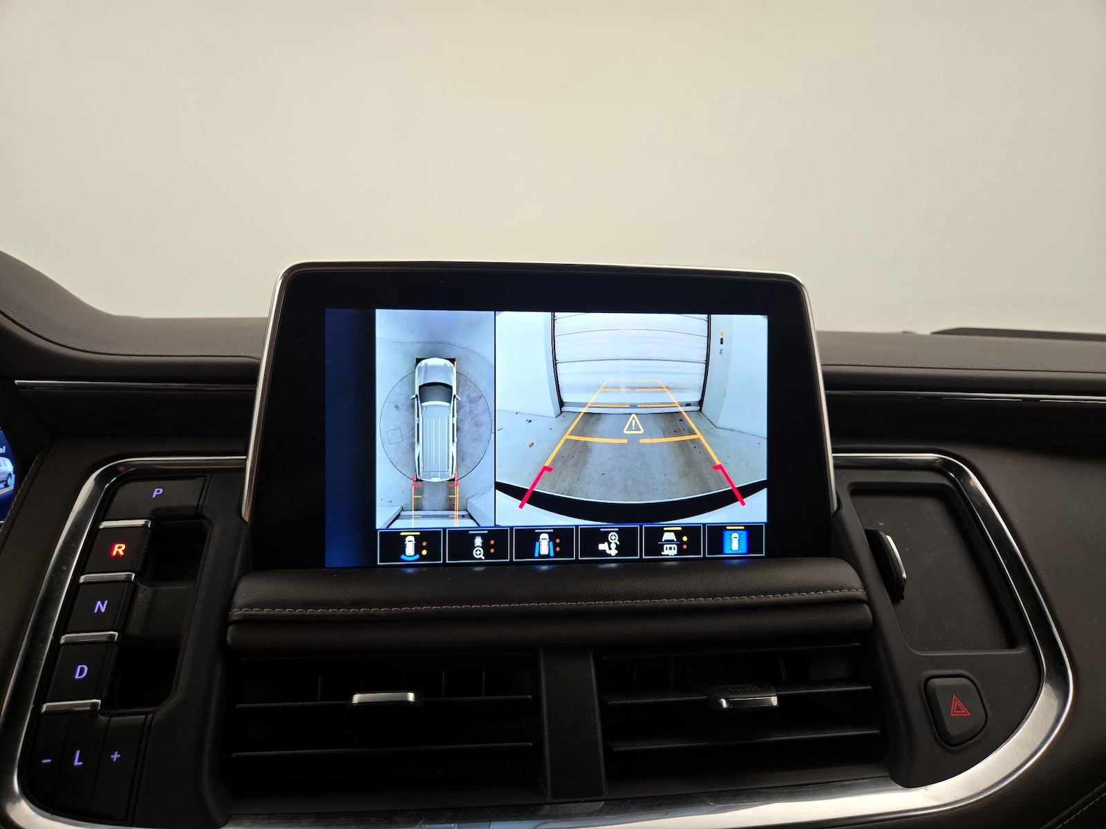 2023 Chevrolet Suburban Z71 - Photo 15