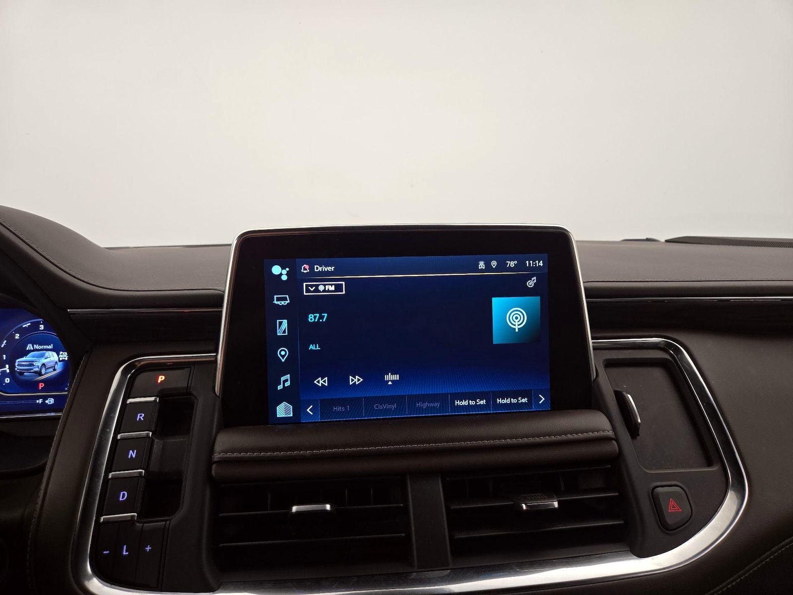 2023 Chevrolet Suburban Z71 - Photo 16