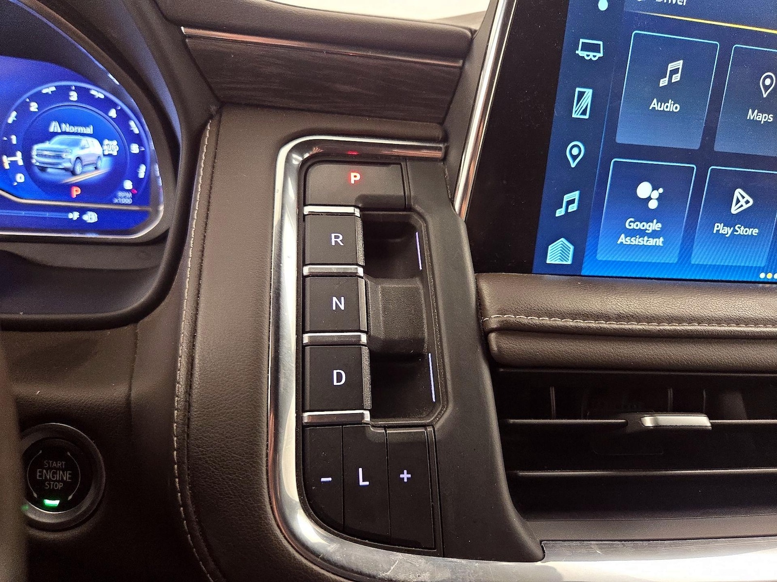 2023 Chevrolet Suburban Z71 - Photo 18