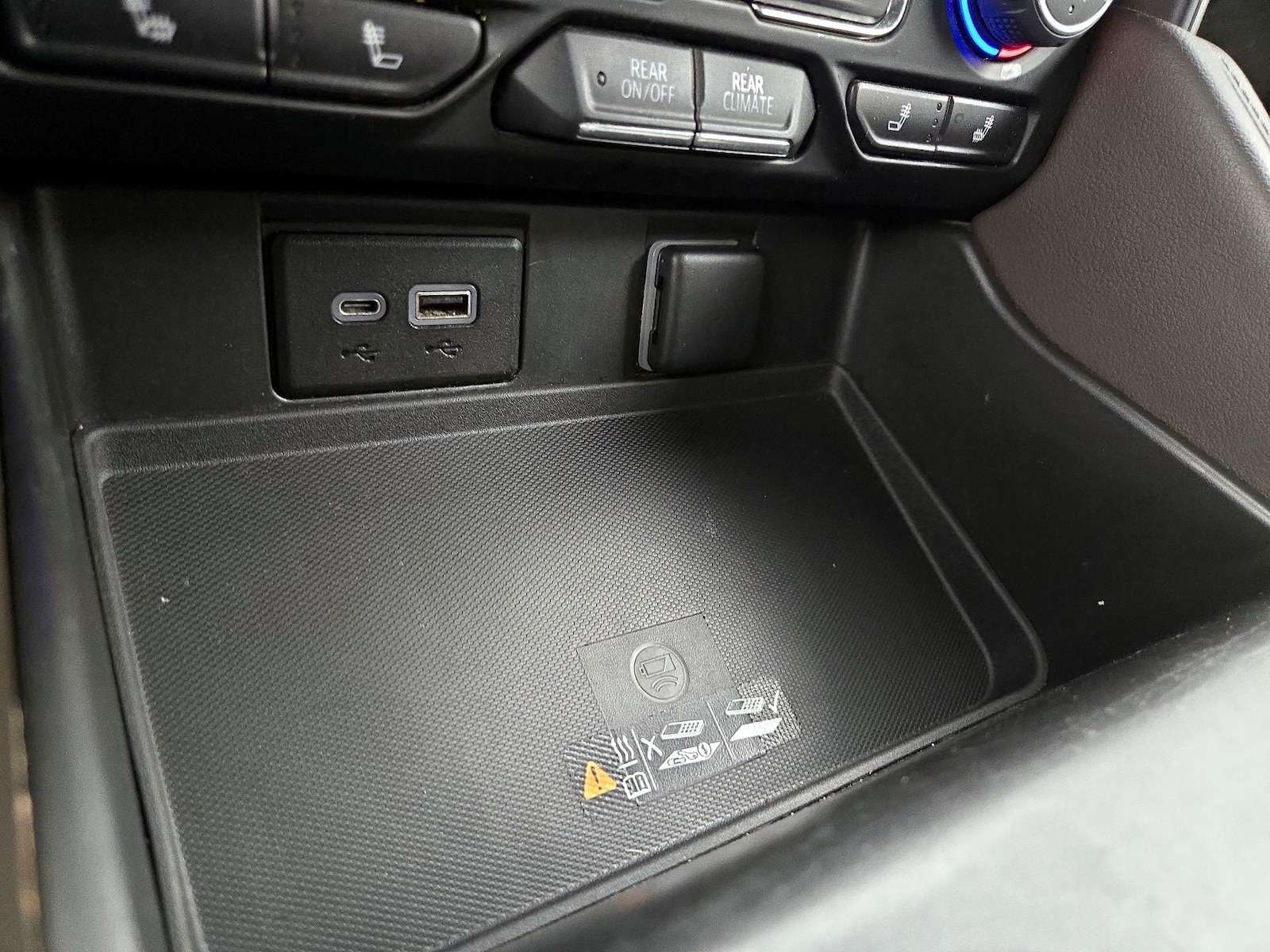 2023 Chevrolet Suburban Z71 - Photo 19
