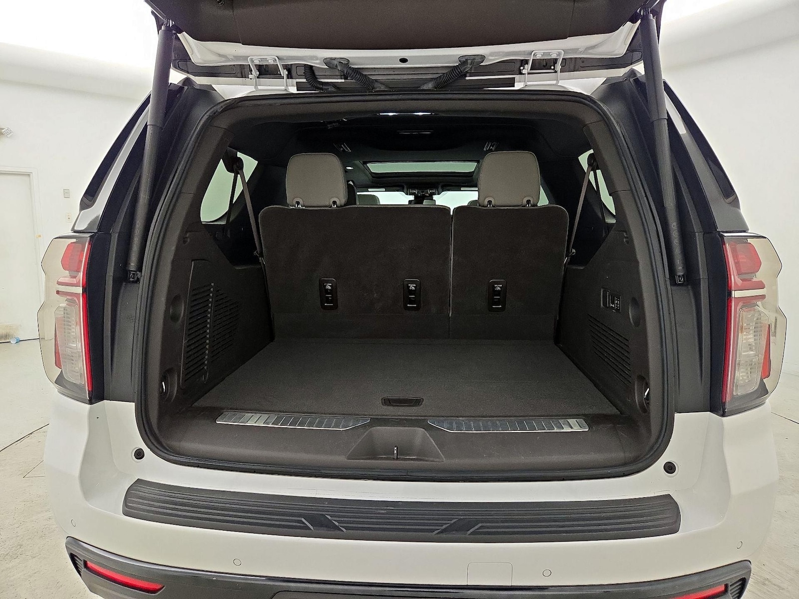 2023 Chevrolet Suburban Z71 - Photo 23
