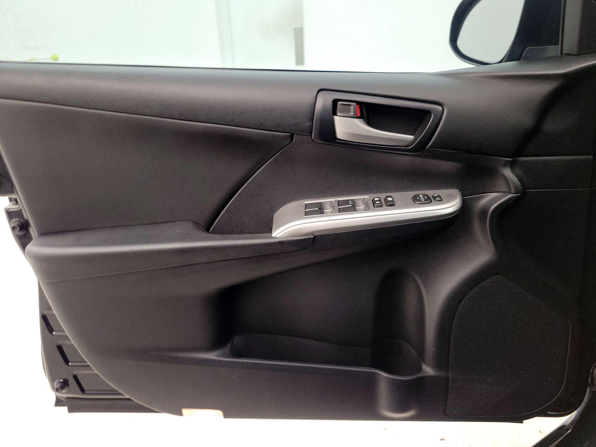 Thumbnail: 2014 Toyota Camry - 12