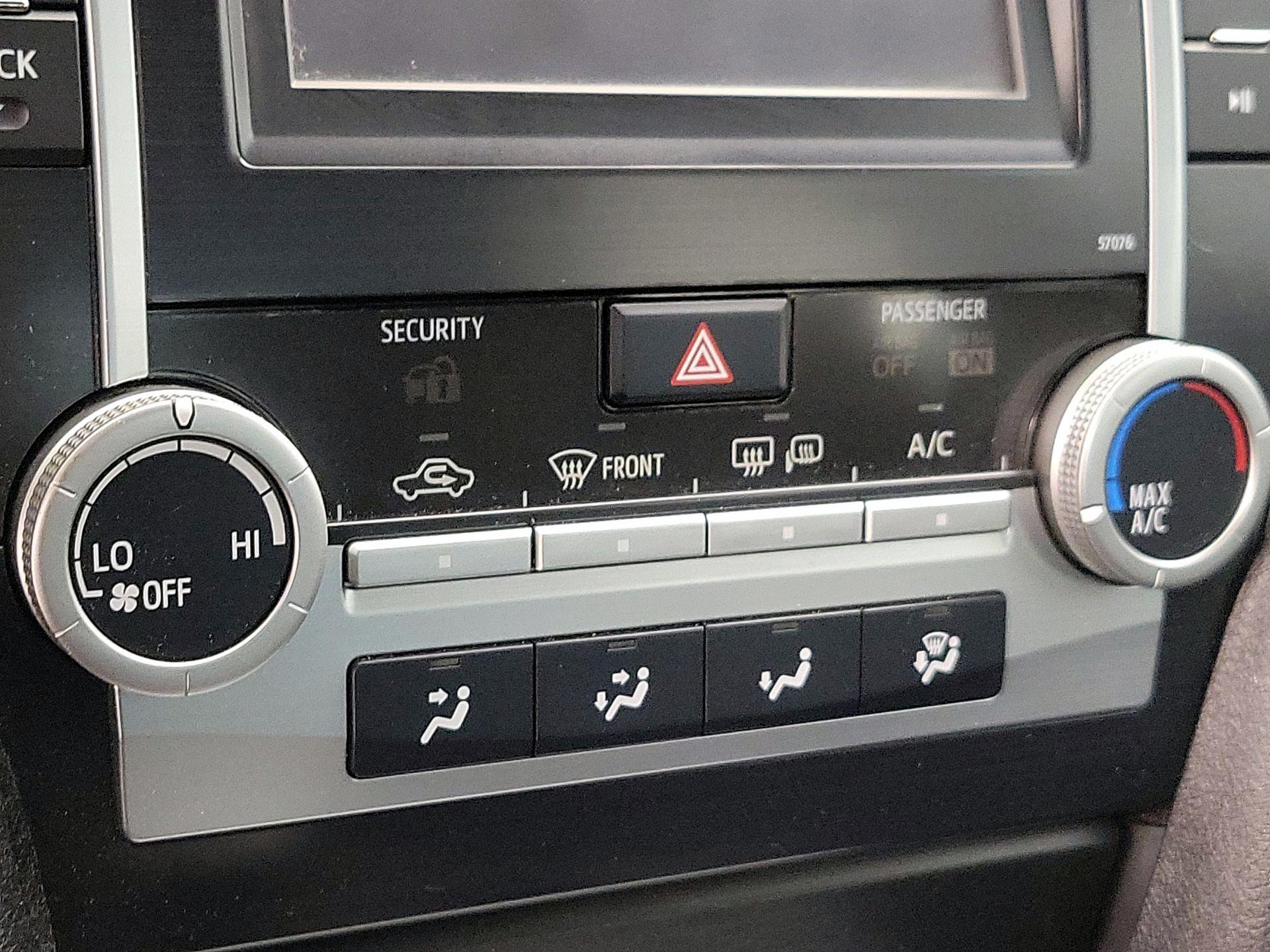 Thumbnail: 2014 Toyota Camry - 15