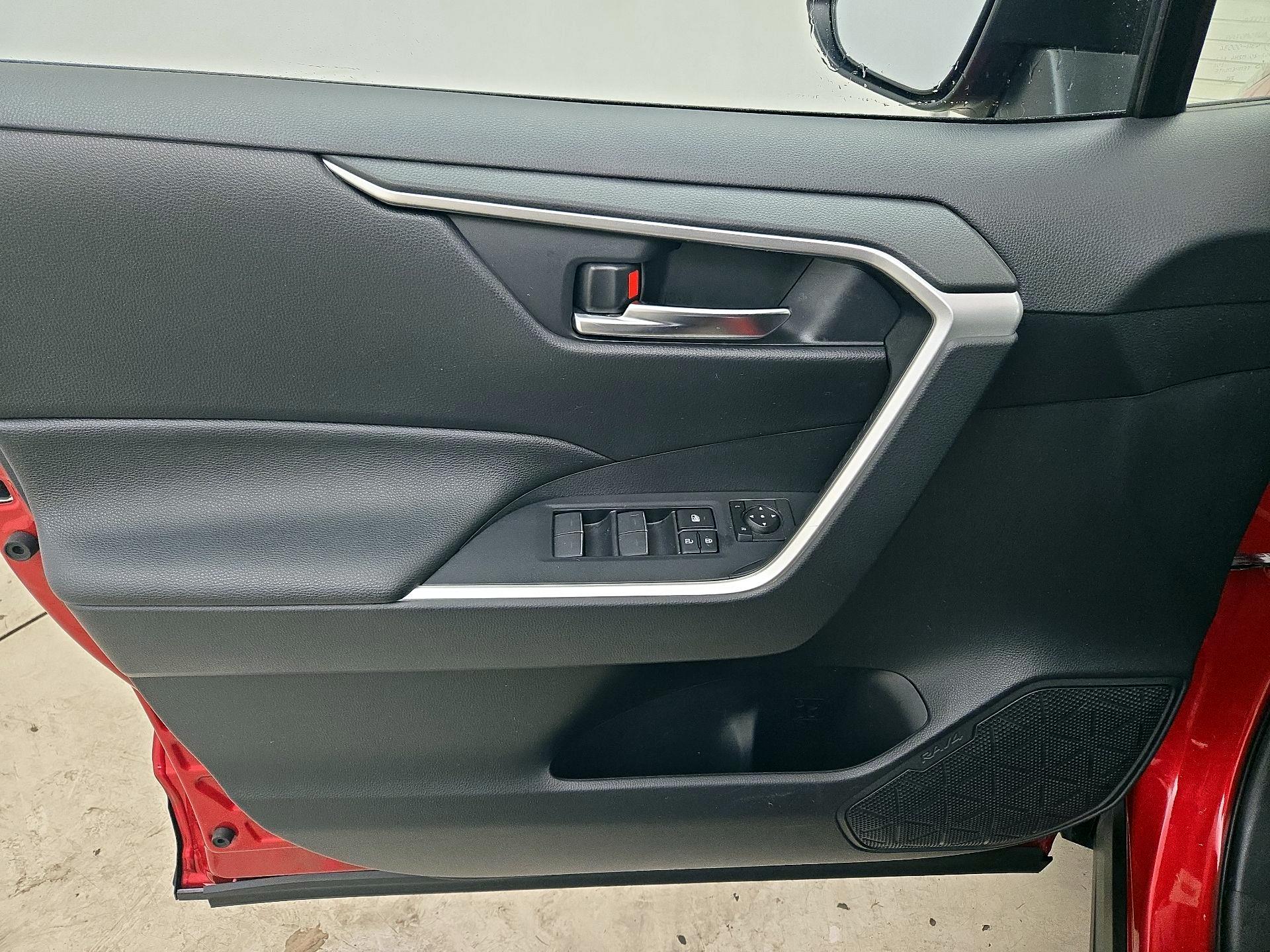 Thumbnail: 2022 Toyota RAV4 - 12