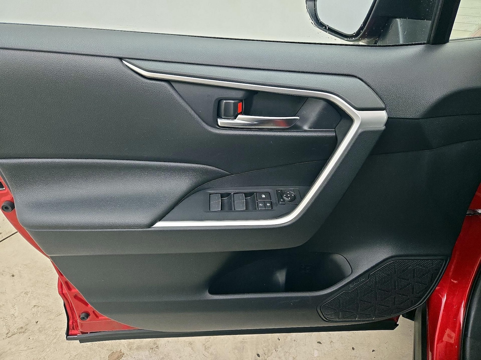 2022 Toyota RAV4 SE - Photo 13
