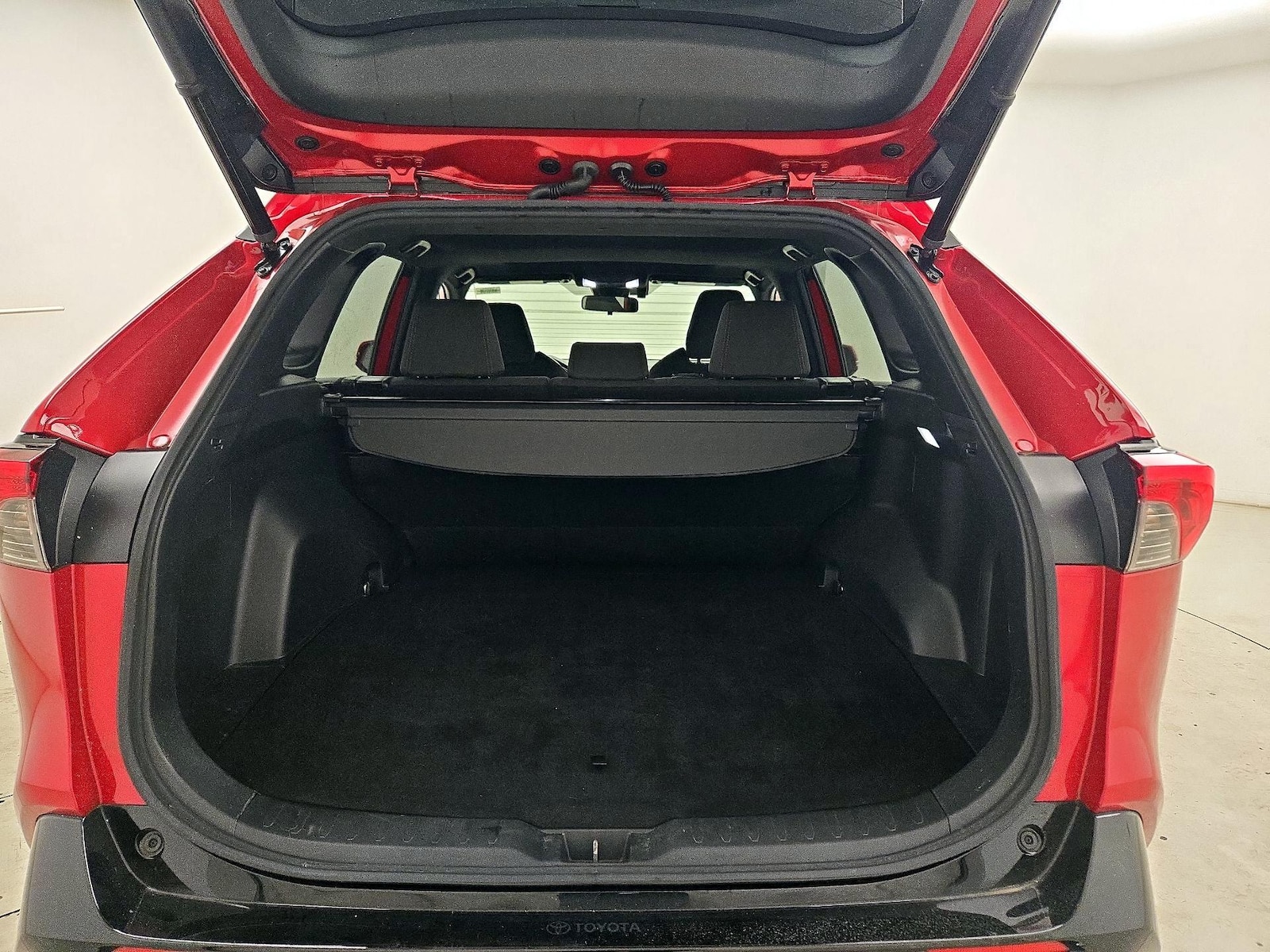 2022 Toyota RAV4 SE - Photo 18
