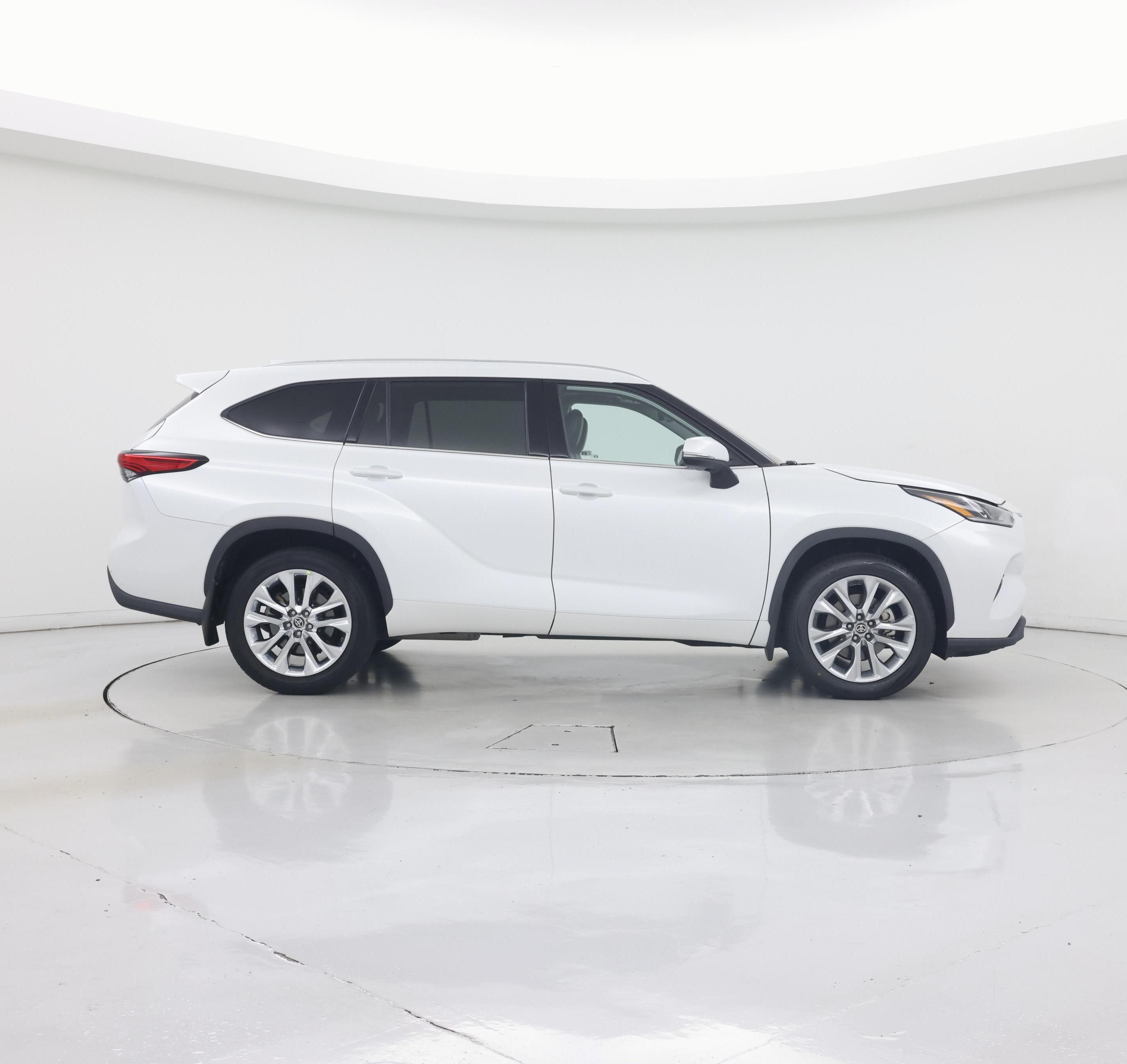 Thumbnail: 2022 Toyota Highlander - 7