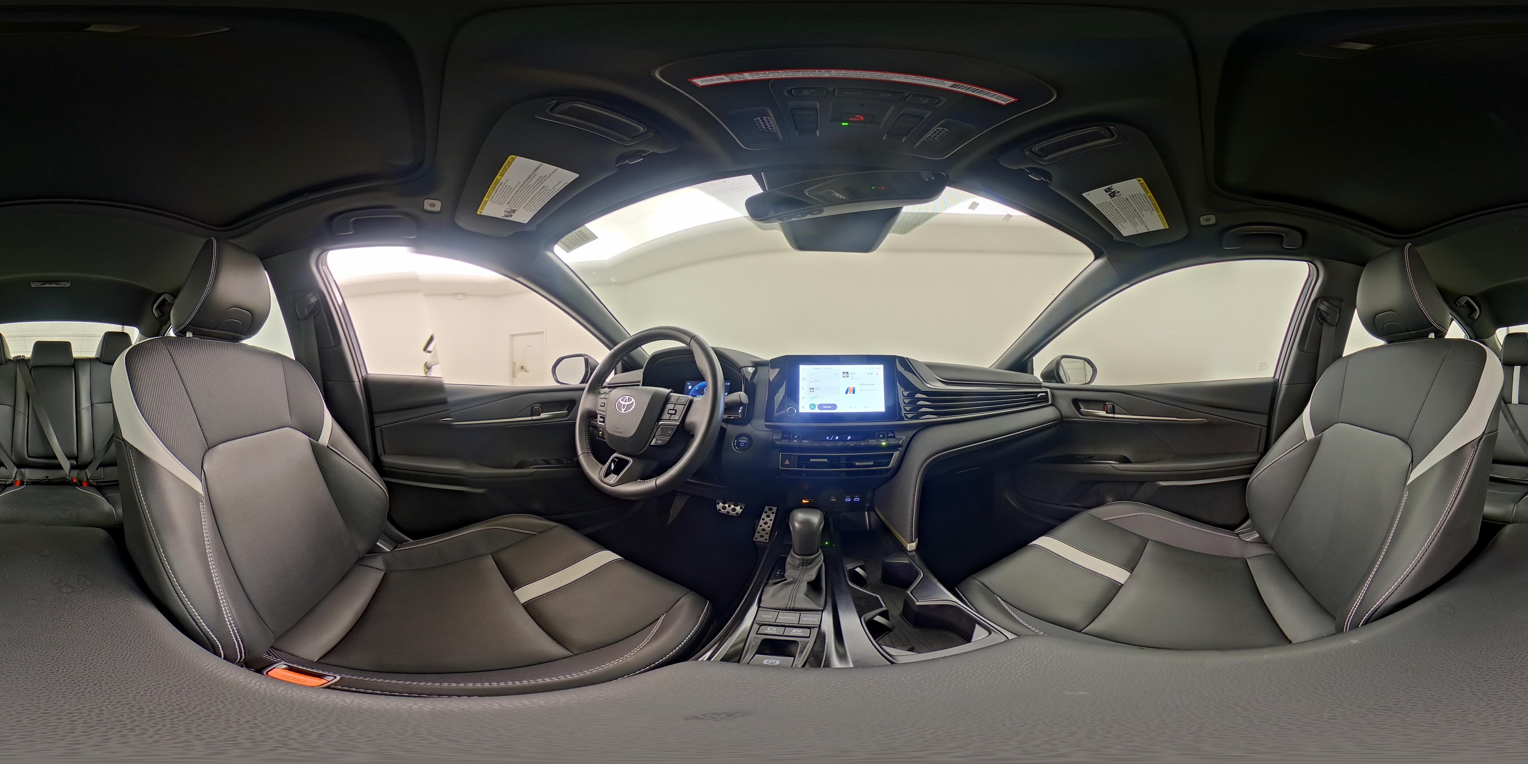 2025 Toyota Camry SE - Photo 25