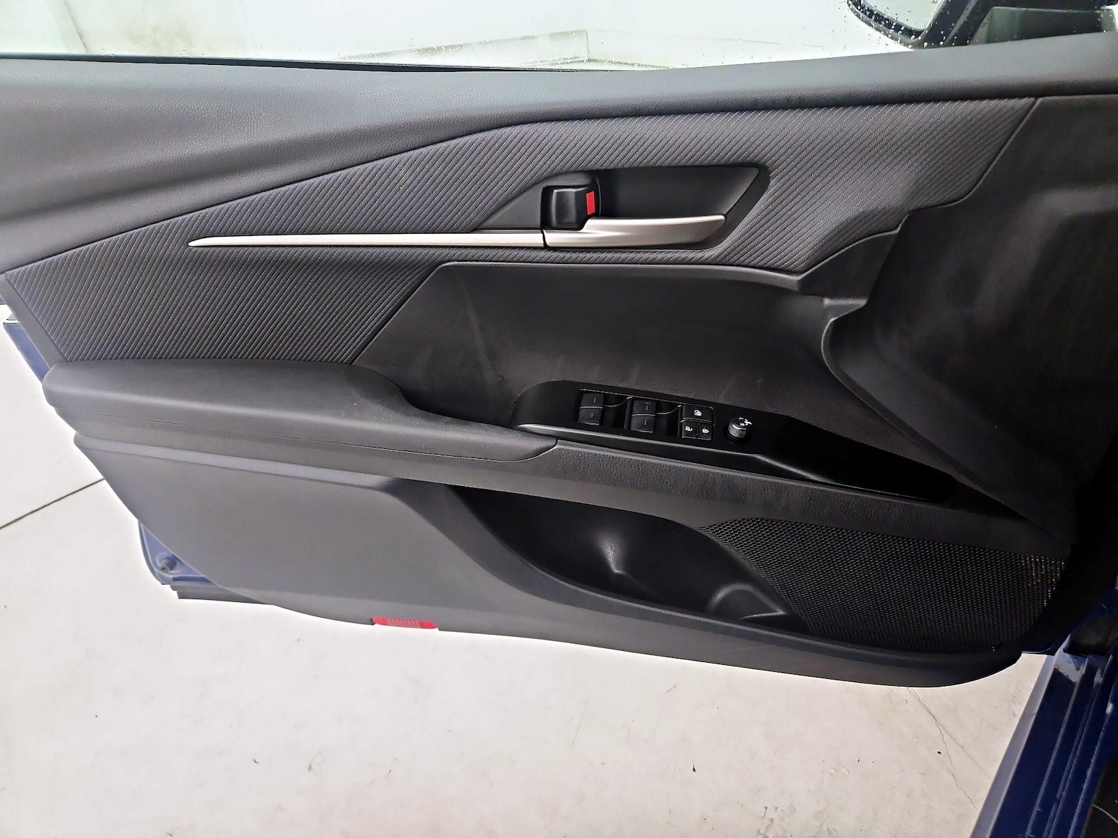 2025 Toyota Camry SE - Photo 13